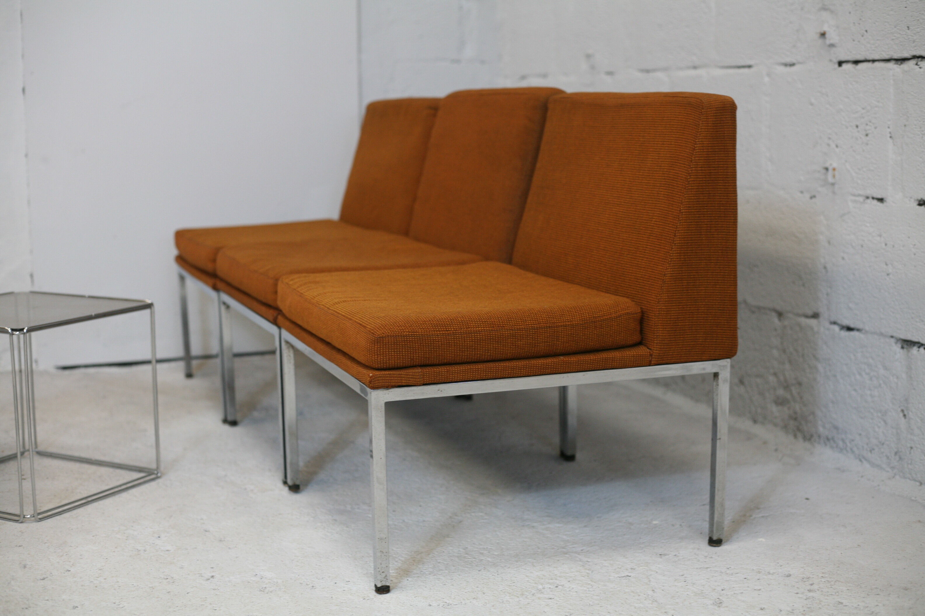 Ensemble de 10 chauffeuses de Louis Baillon, édition Planforms formant canapé modulable, circa 1950