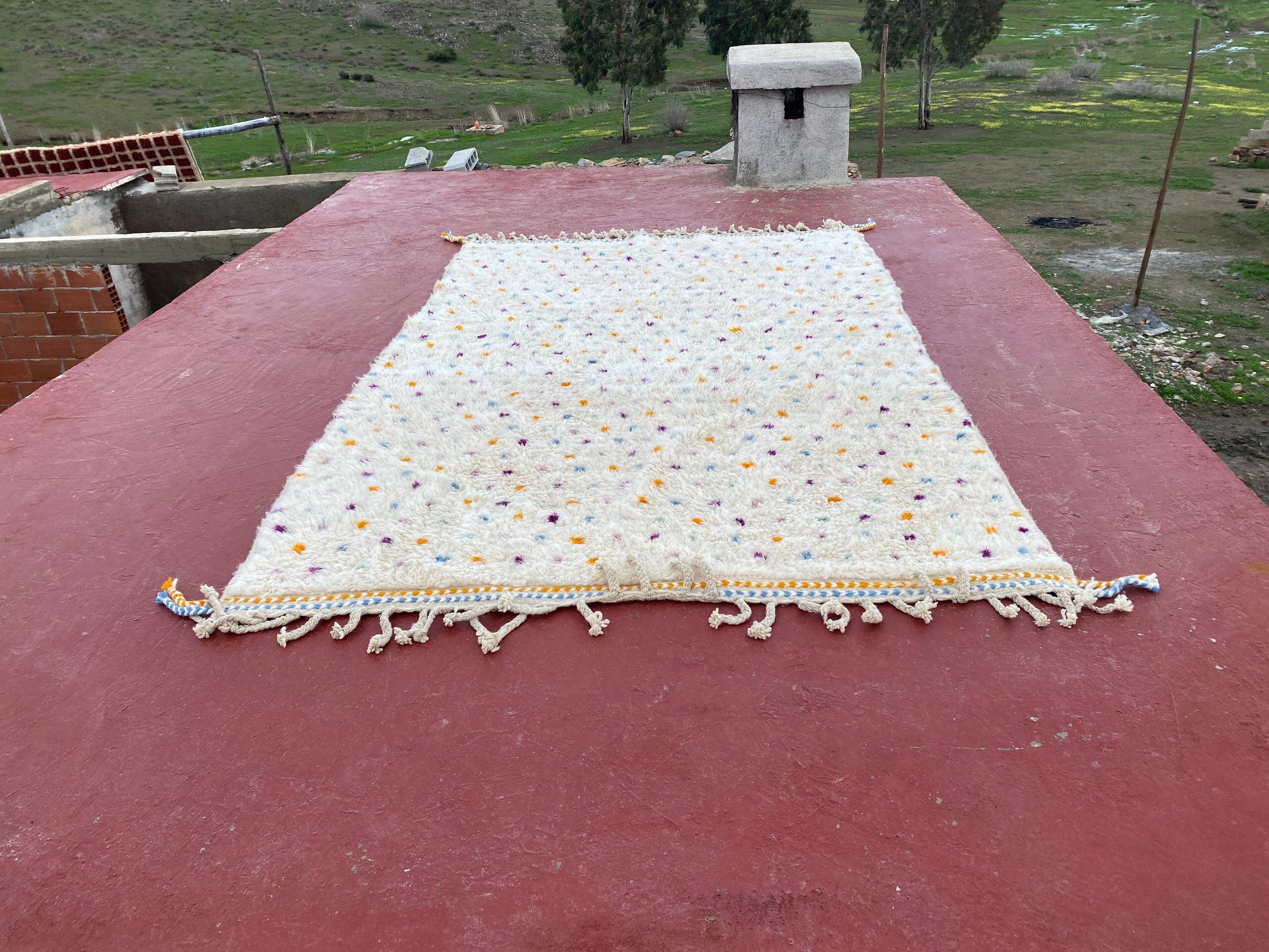 Beni Ouarain rug 300x200 cm – Natural wool with multicoloured patterns,