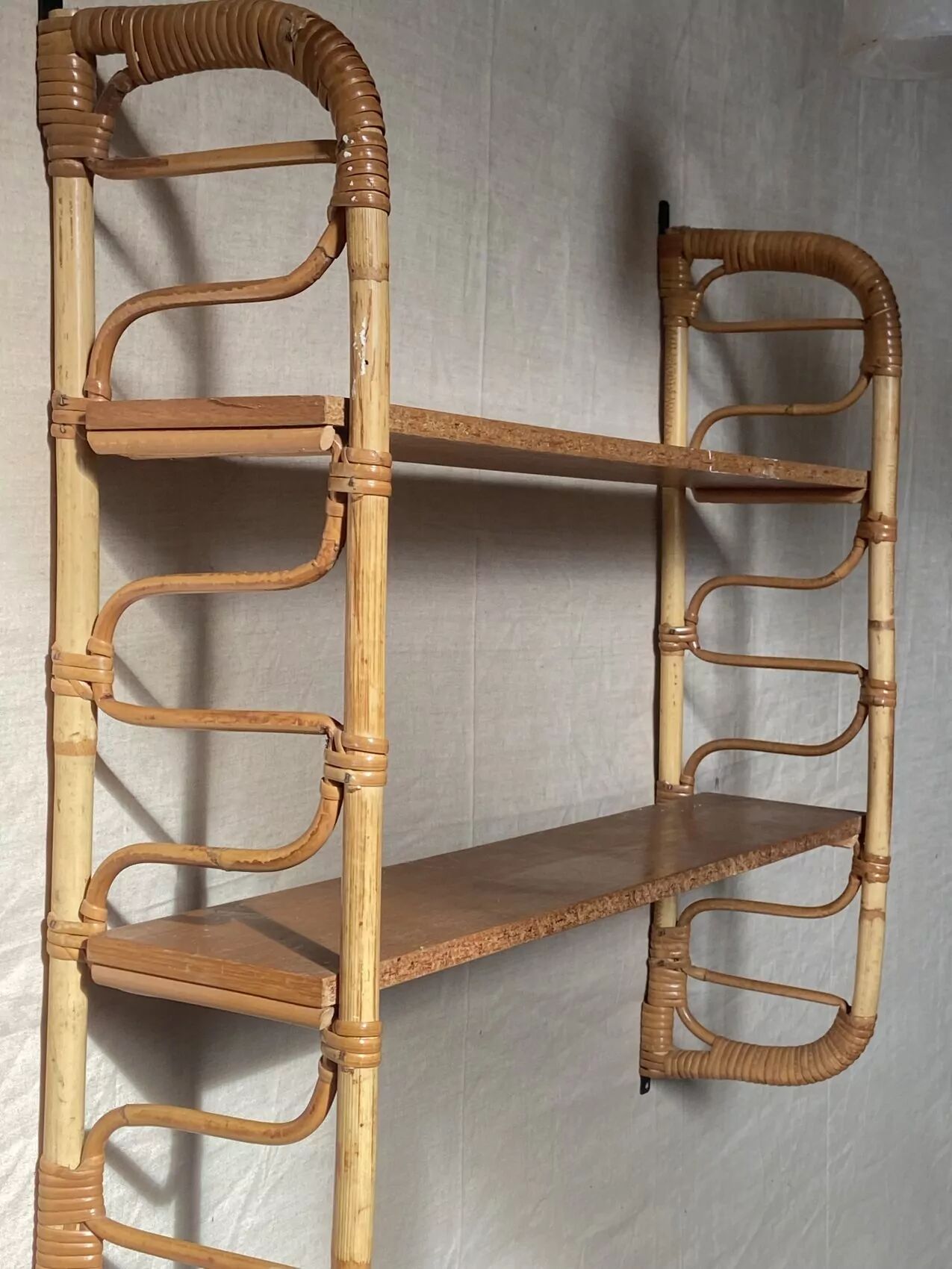 Removable wall shelf in rattan – 1960s vintage