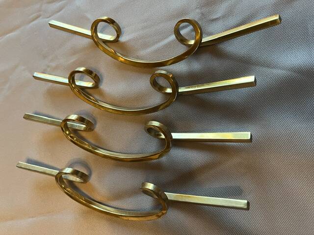 Furniture handles