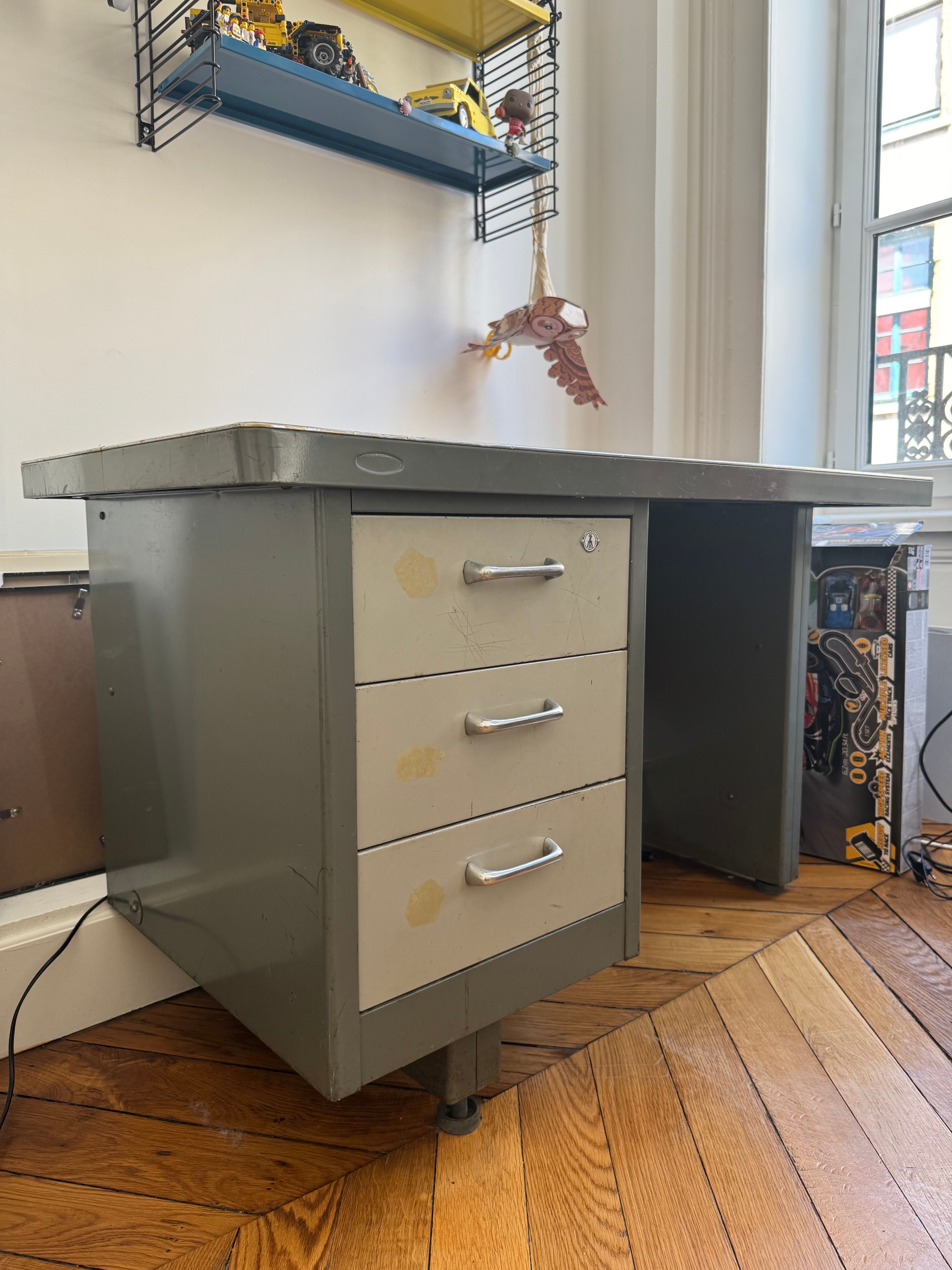 Metal desk