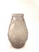 Vase art déco en verre pressé rose à décor d'oiseau