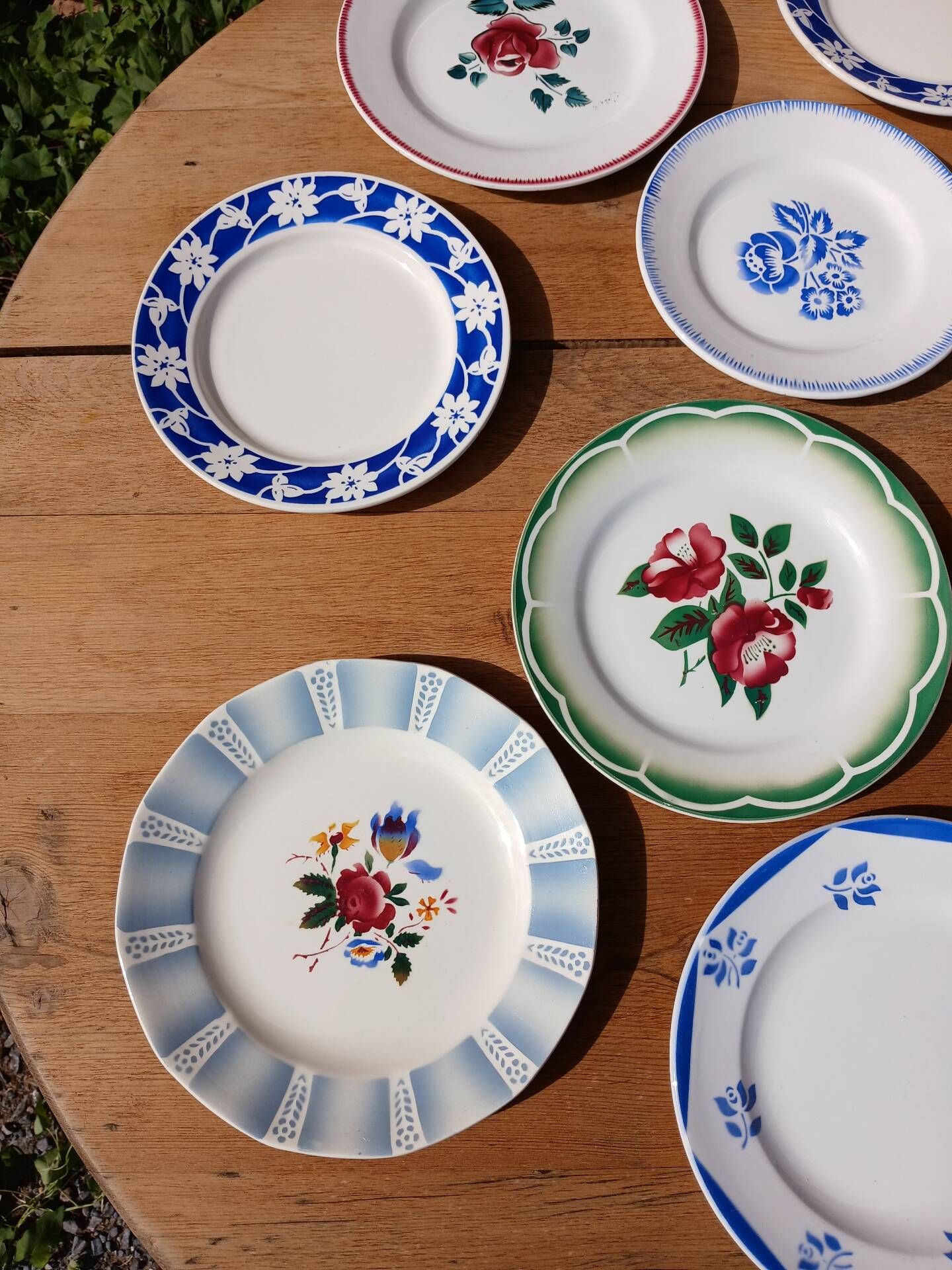 10 assiettes à dessert anciennes dépareillées 