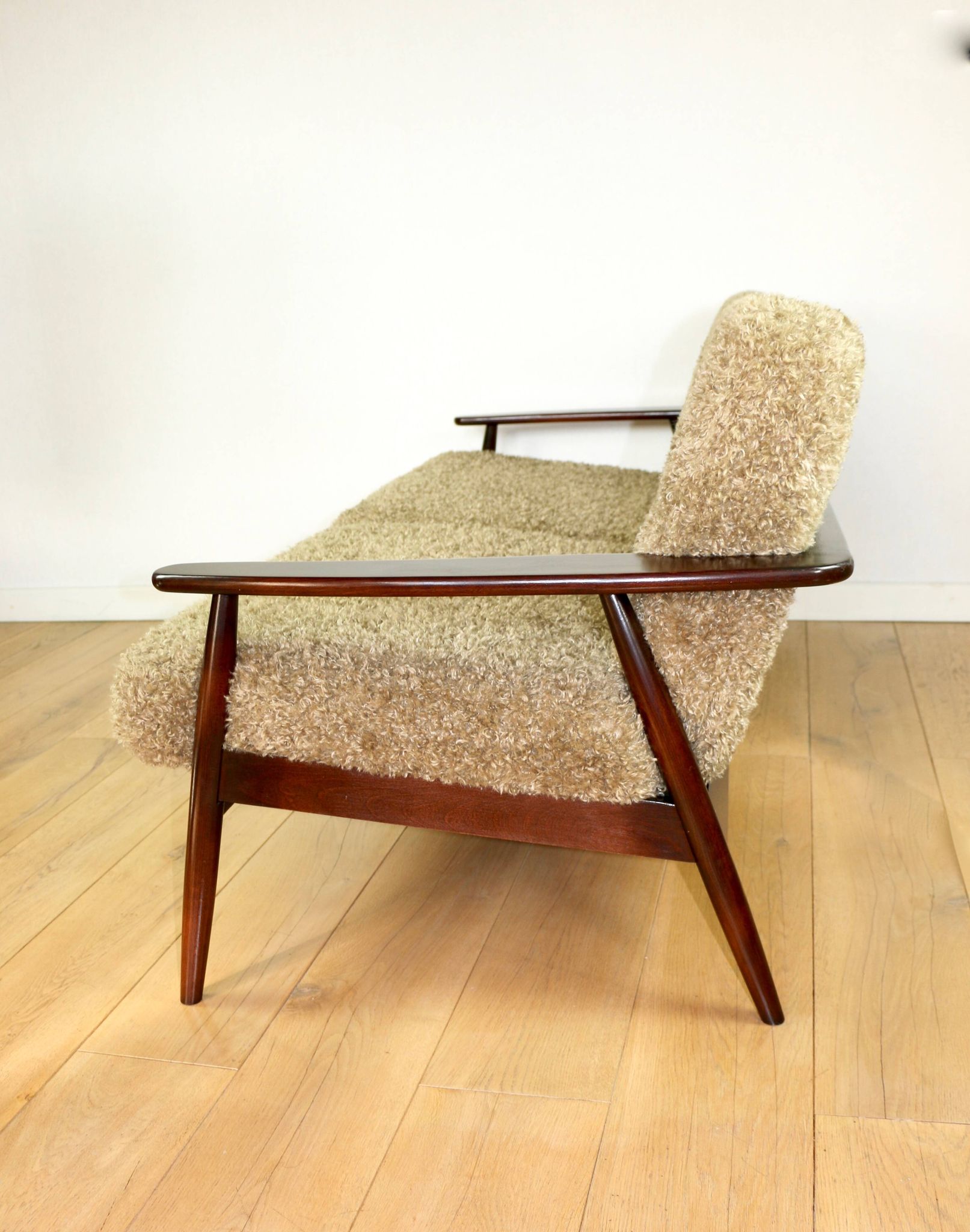 Beautiful vintage three-seater sofa from the 80s with removable cushions - long pile khaki, dark beige