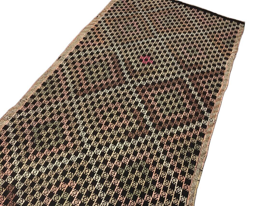 Tapis Kilim tribal pour la maison