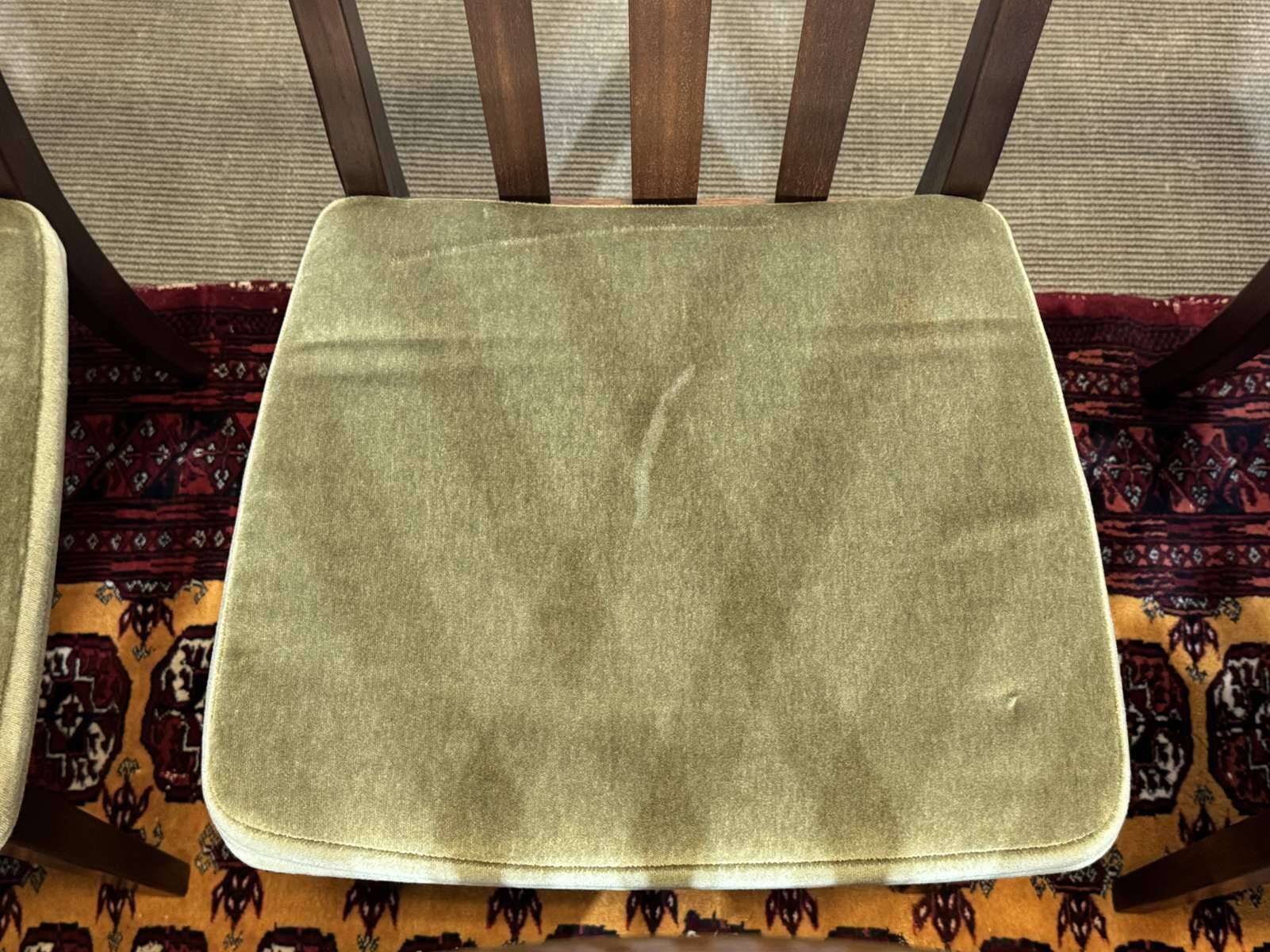 Suite de 4 chaises et 2 fauteuils anglais en acajou de la marque GPlan