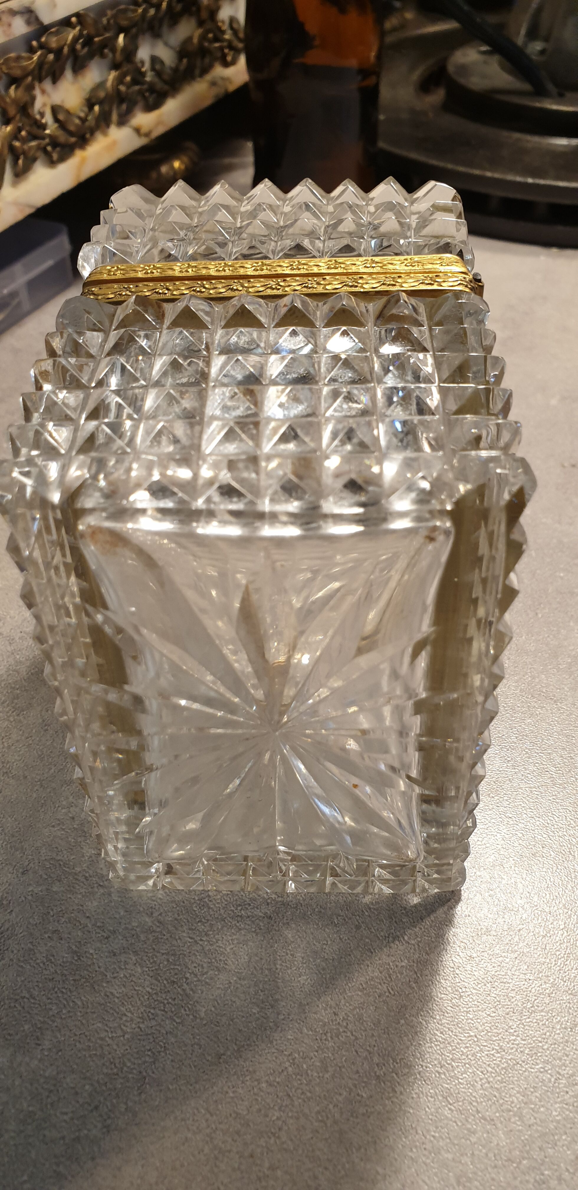 Jewelry box in cut crystal and brass