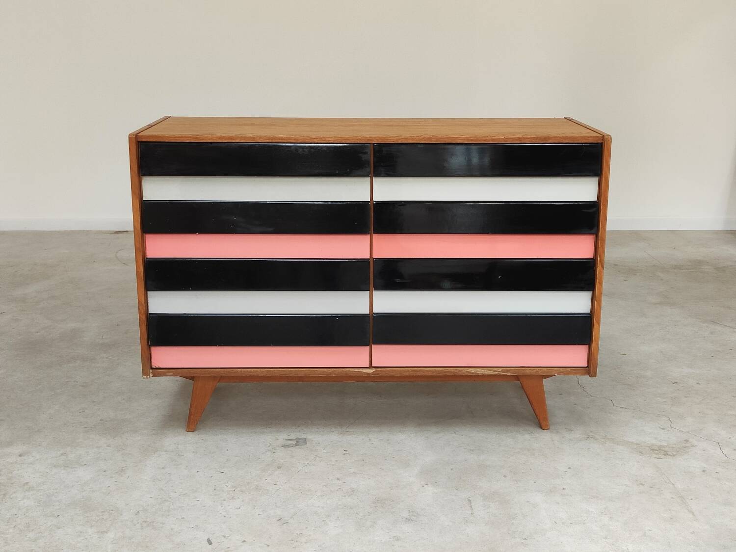 U-453 pink chest of drawers with 8 drawers by Jiri Jiroutek for Interier Praha 1960
