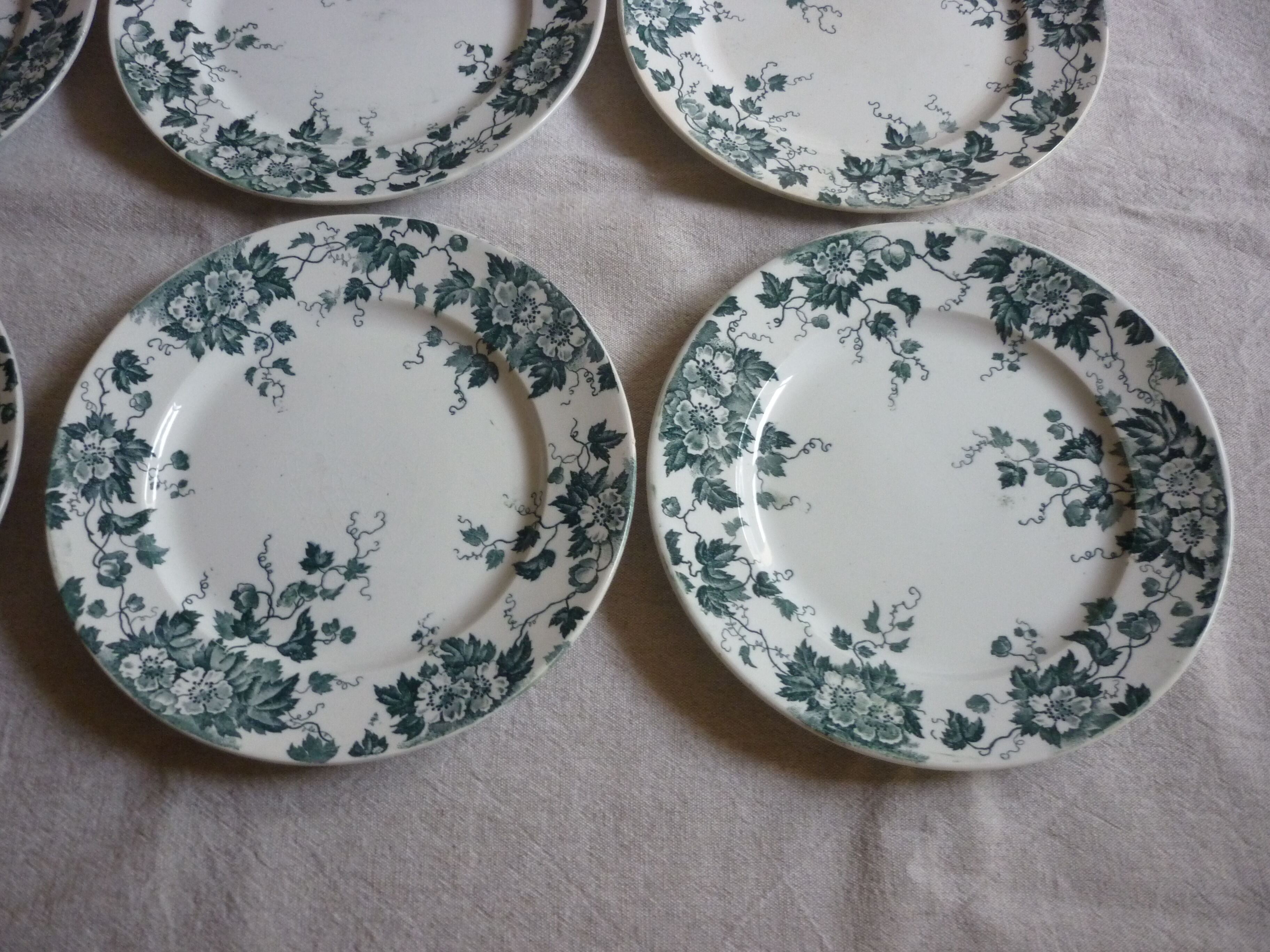 Suite de 6 assiettes a dessert St Amand