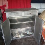 Buffet industriel parisien en metal