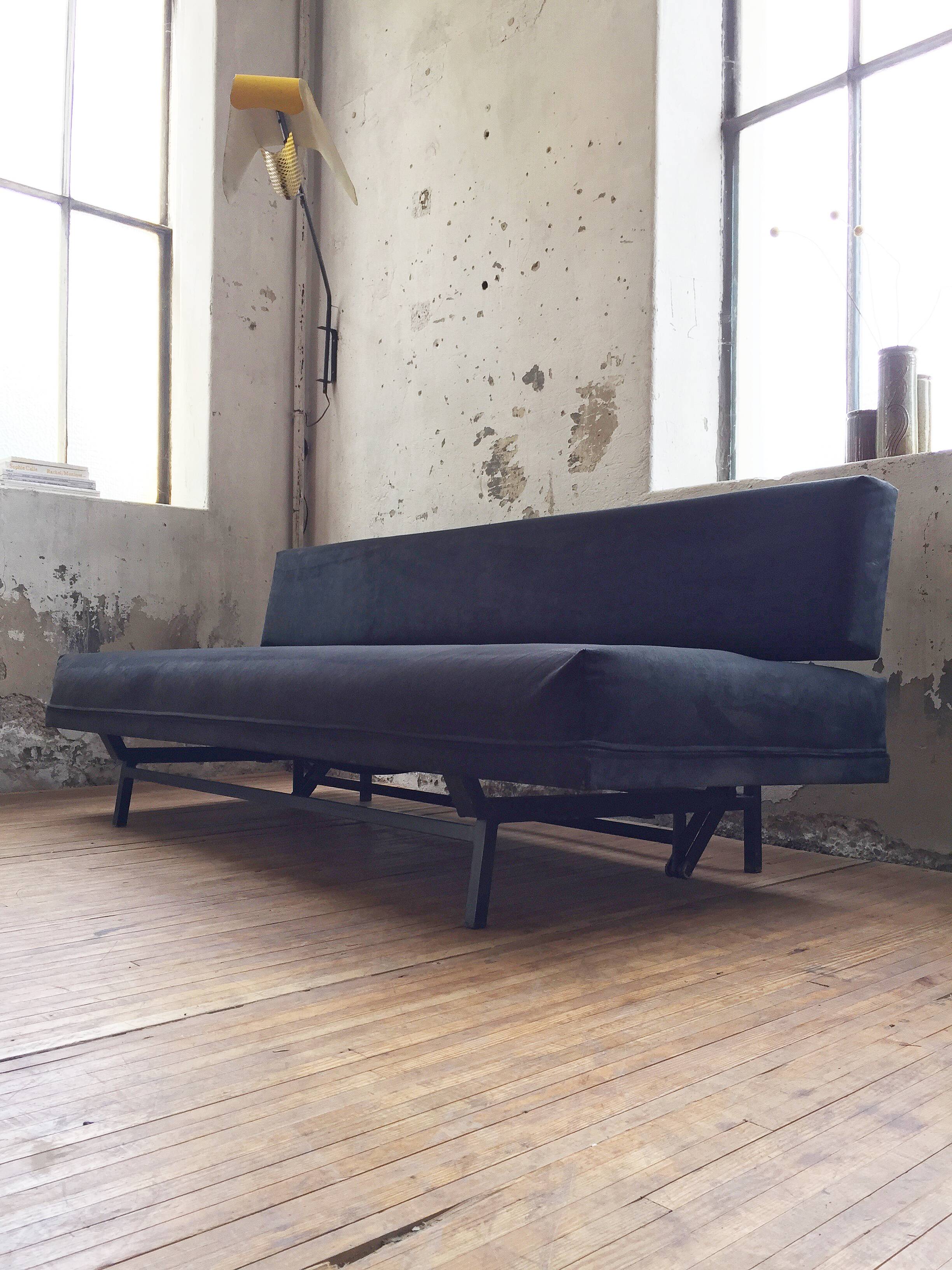 André Simard bench sofa for Airborne