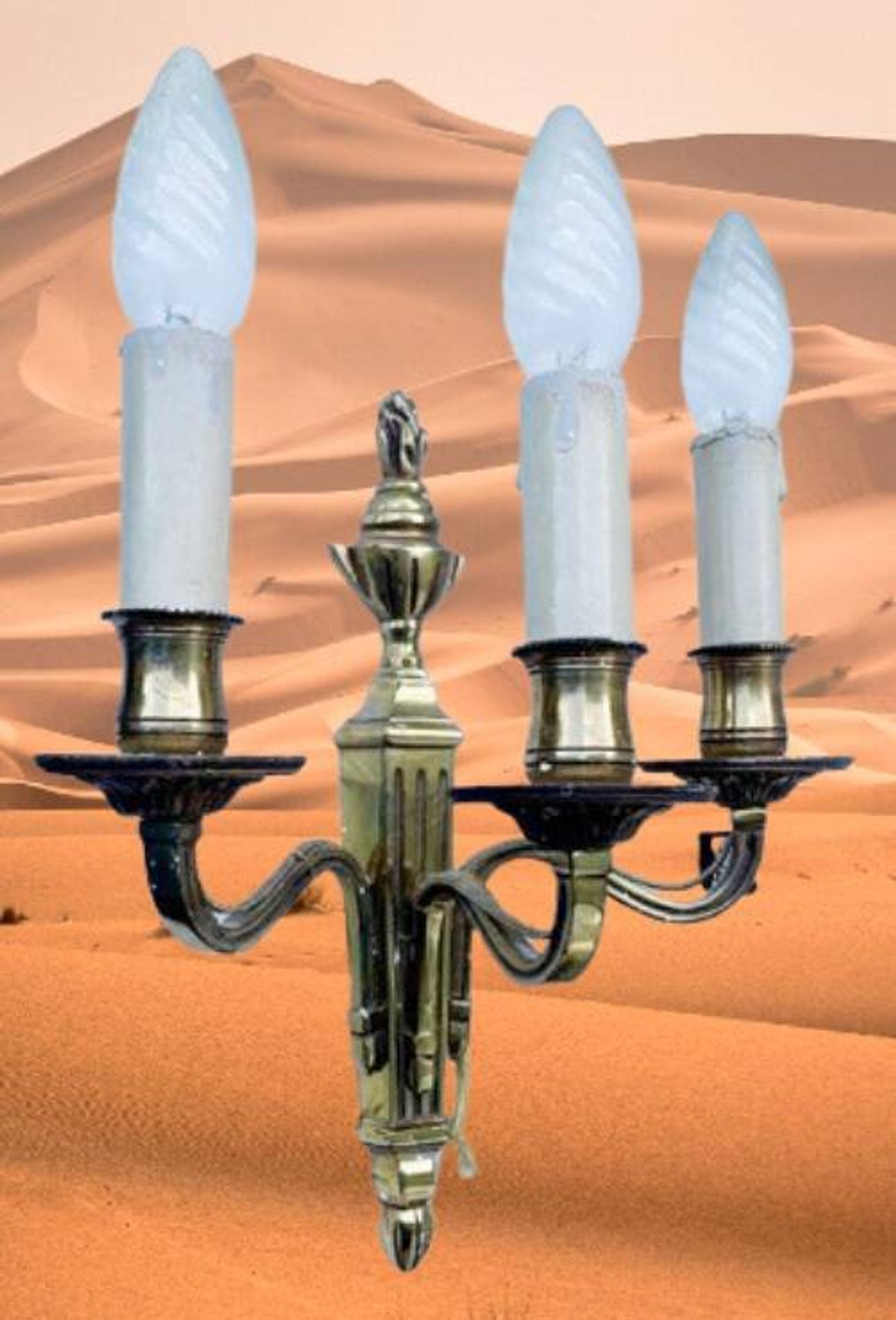 Antique wall sconce with 3 arms in gilded bronze, Louis XVI style.