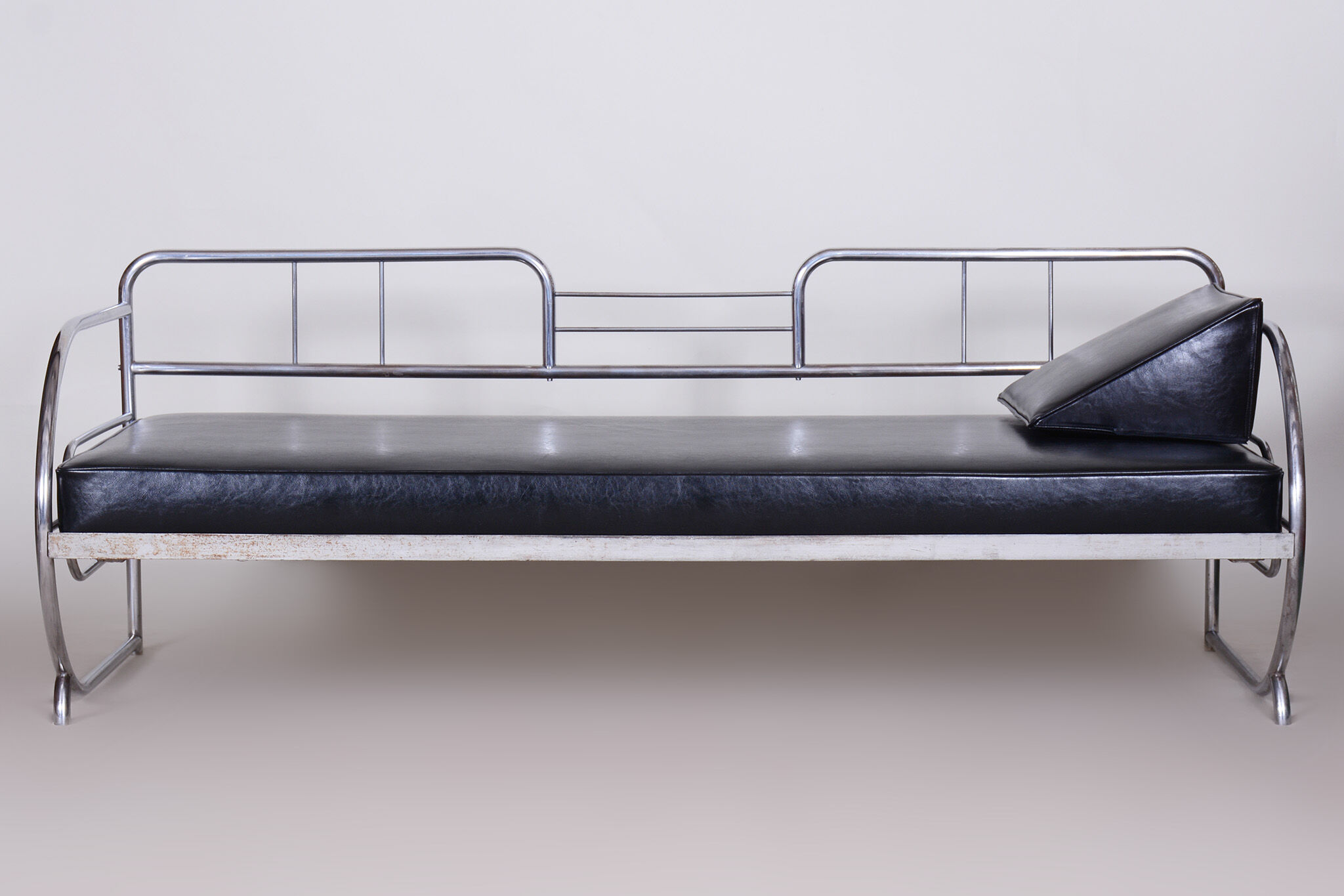 Fully Restored Bauhaus Black Leather Tubular Chrome Sofa by Robert Slezák, 1930s