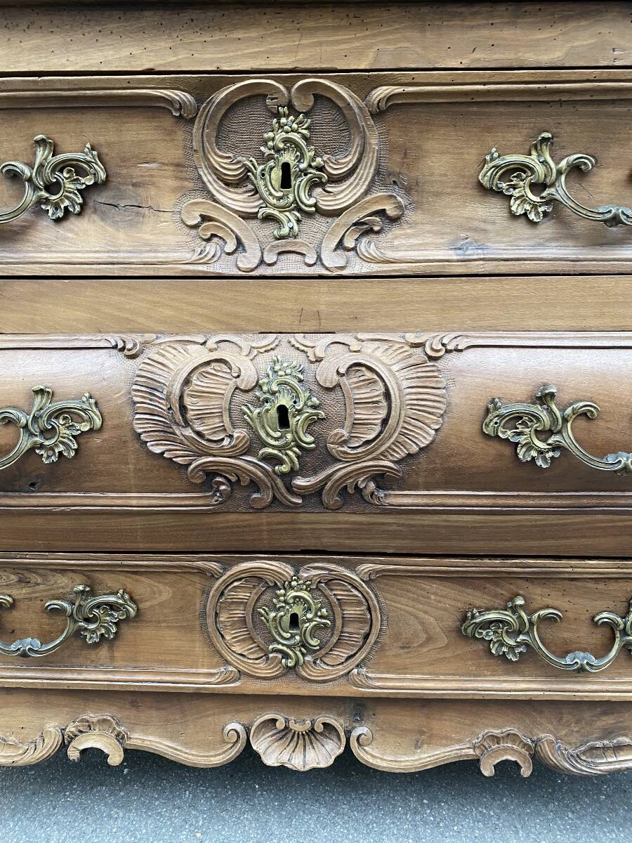 18th century bombé commode