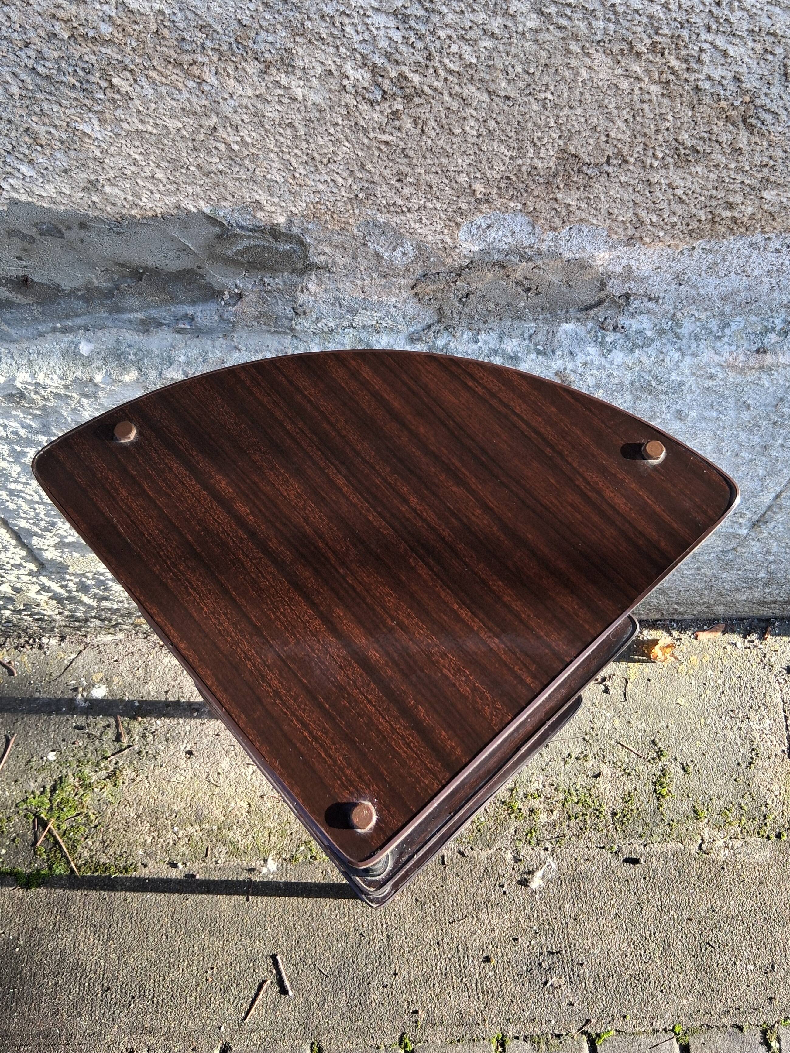 Corner unit with 3 shelves in brown Formica and black metal frame