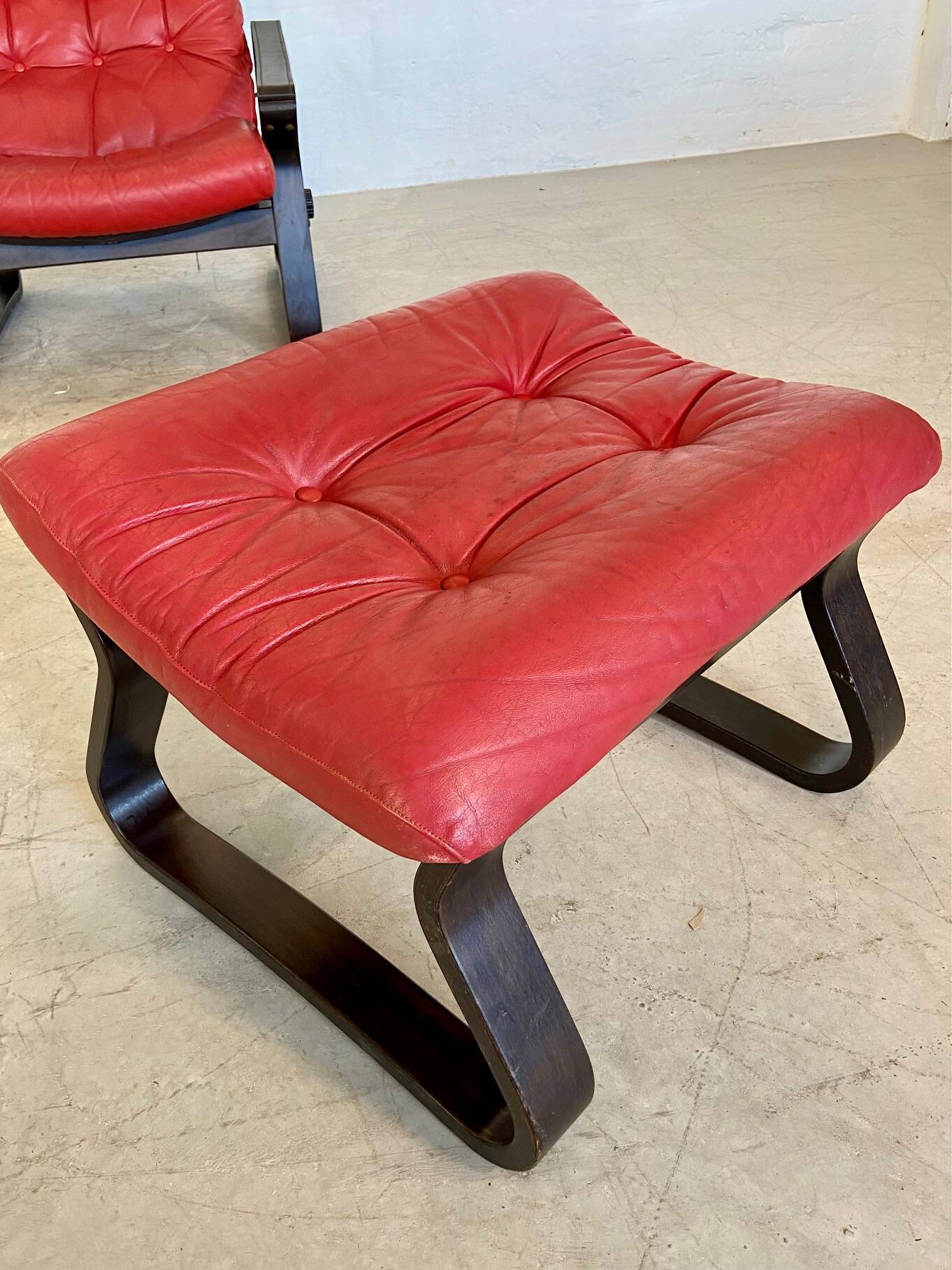 Vintage danish retro reclining lounge chair & stool in red leather by komfo