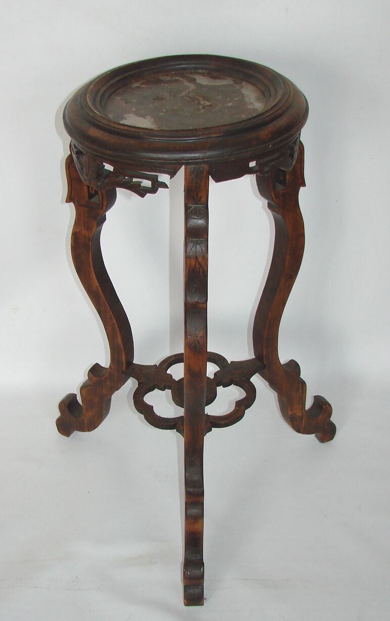 Side table, sculpted flowerbed