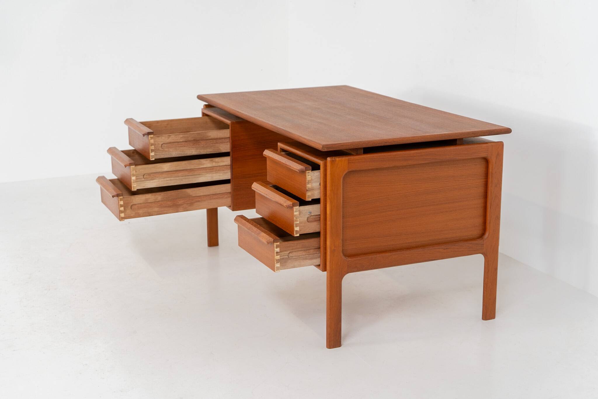 Teak writing desk by Arne Vodder