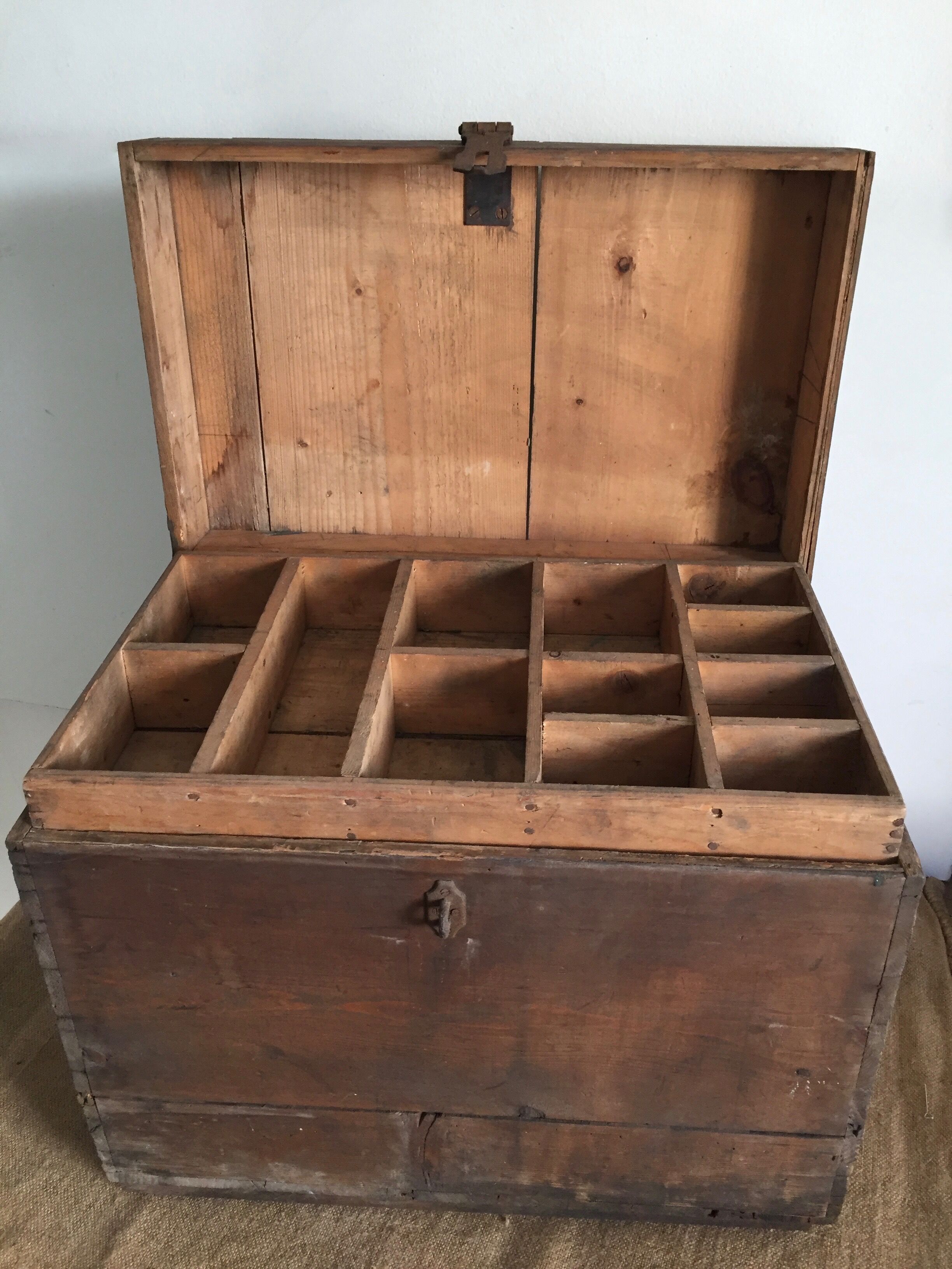 Fund workshop, compartment, storage box