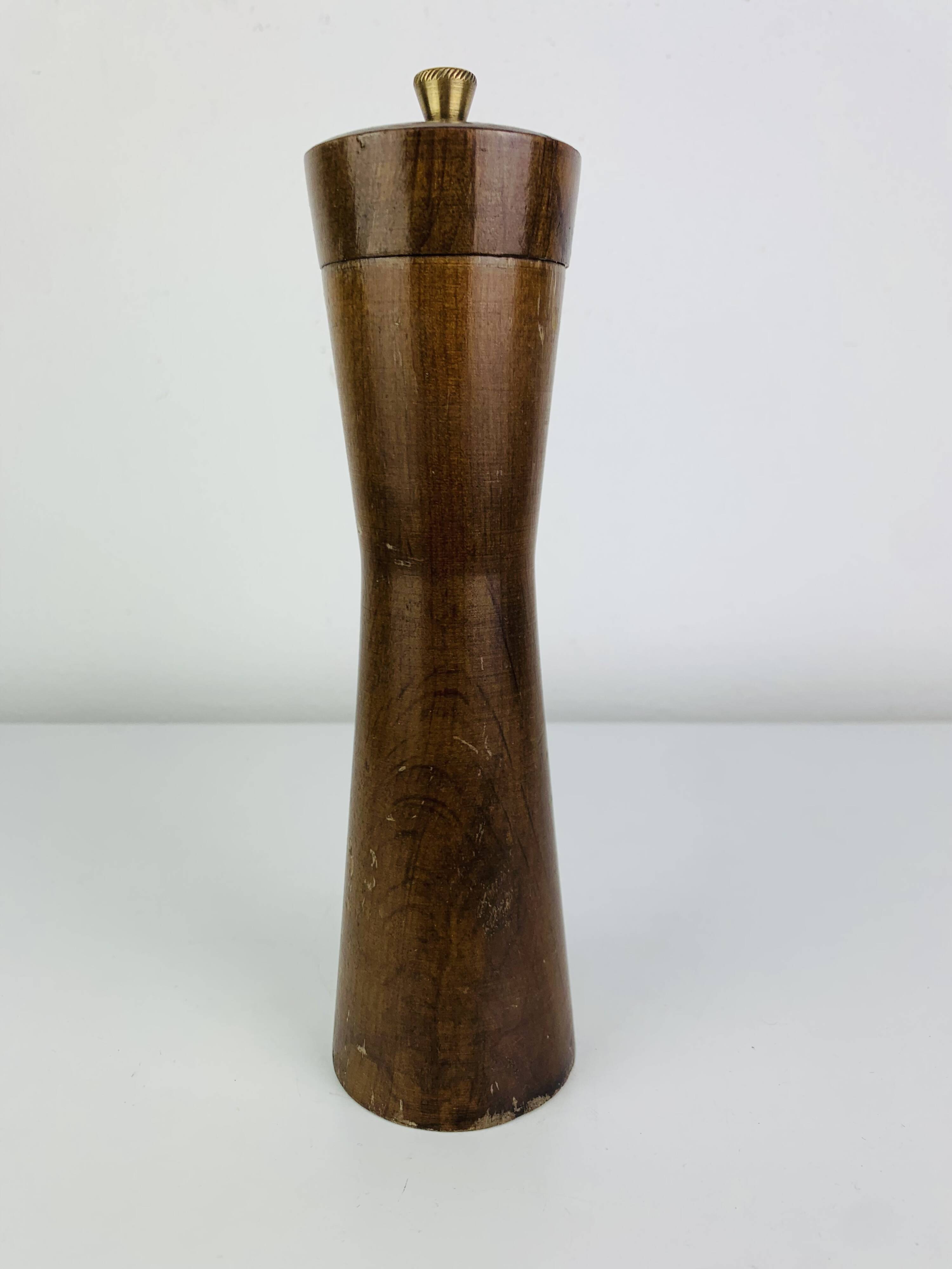 Scandinavian diabolo teak pepper mill/pepper grinder from the 1960s.