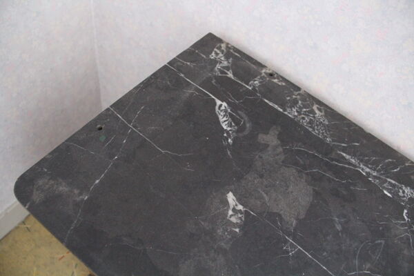 Commode  Louis Philippe en chêne foncé et marbre noir