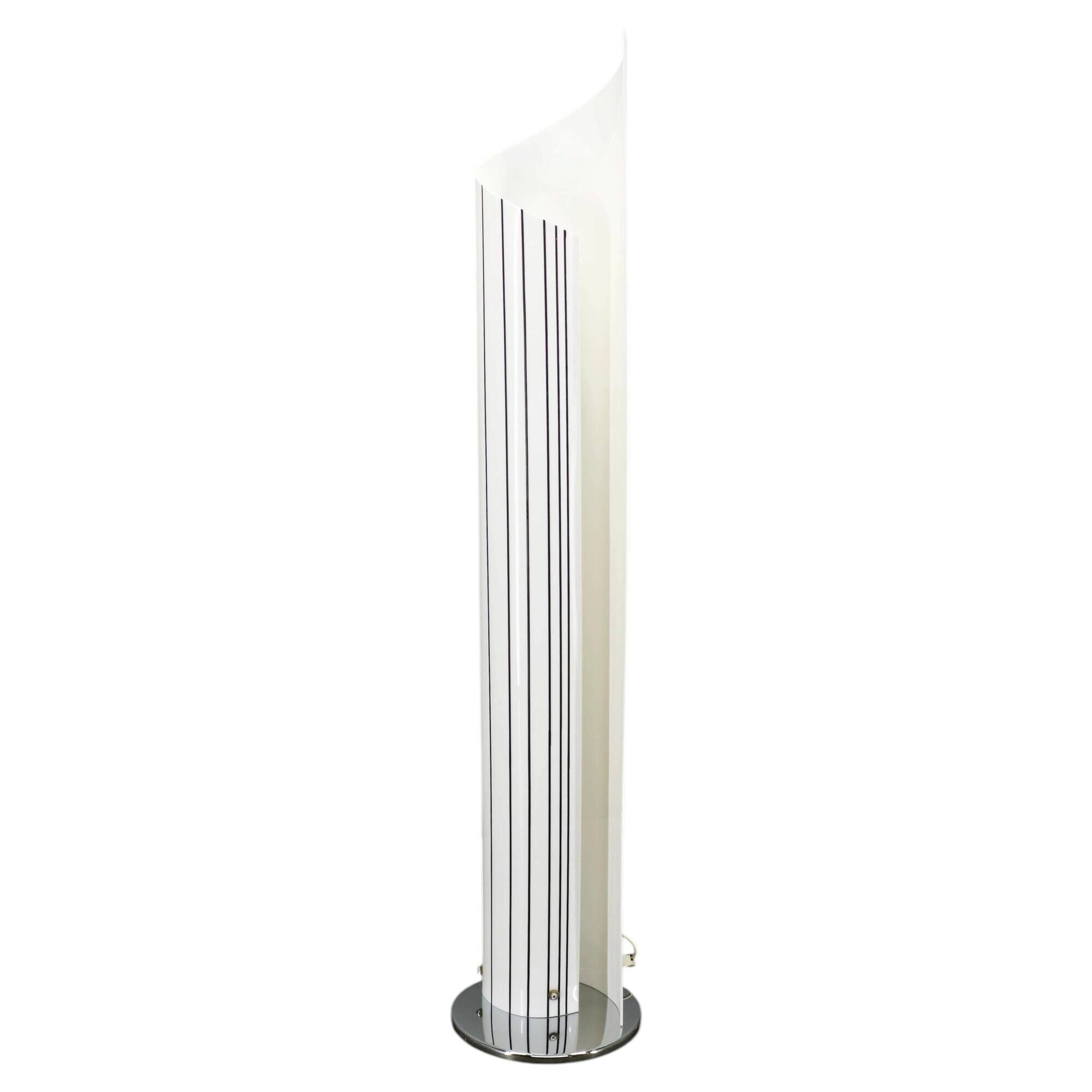 Lampadaire postmoderne sculptural en acrylique opalin, Italie années 1980