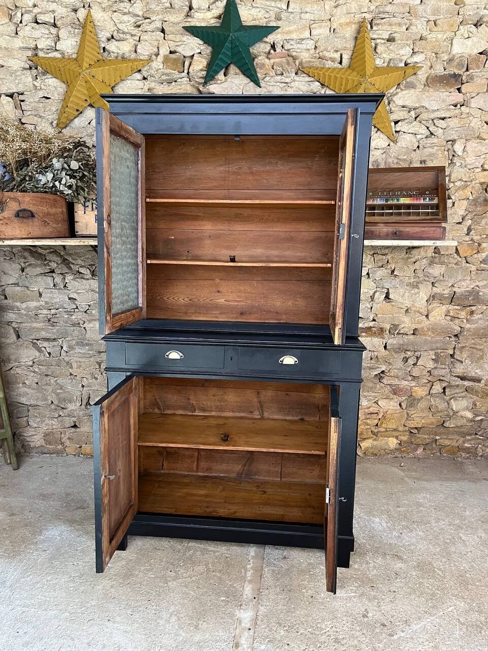 Buffet two body black vessel