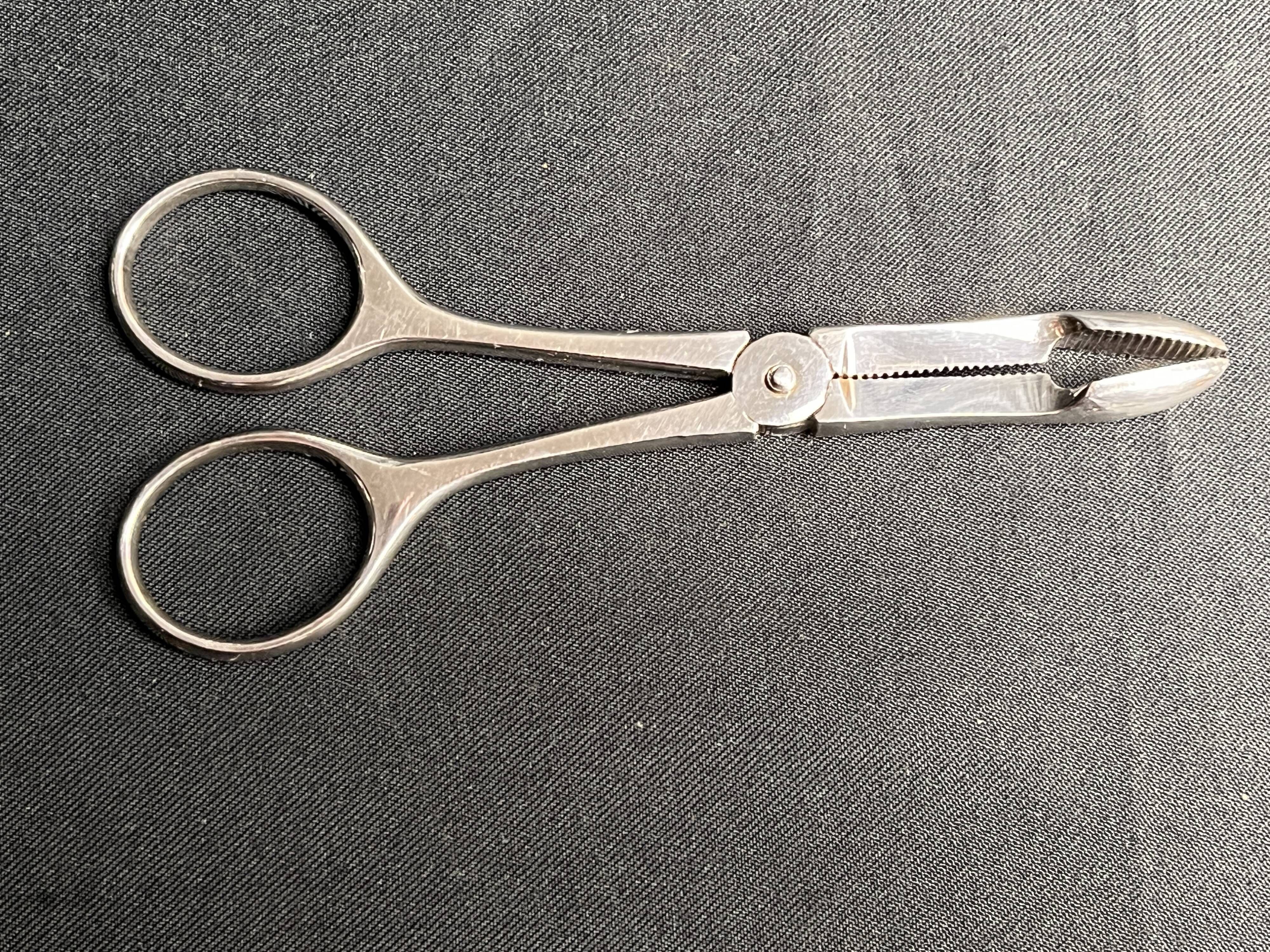 Tableware, silver-plated sugar scissors Christofle 20th century