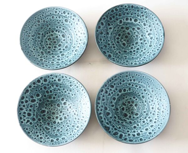 Service assiettes et plats fat lava bleu