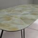 Table à manger italienne avec base en métal et plateau en verre et laiton, années 1950.