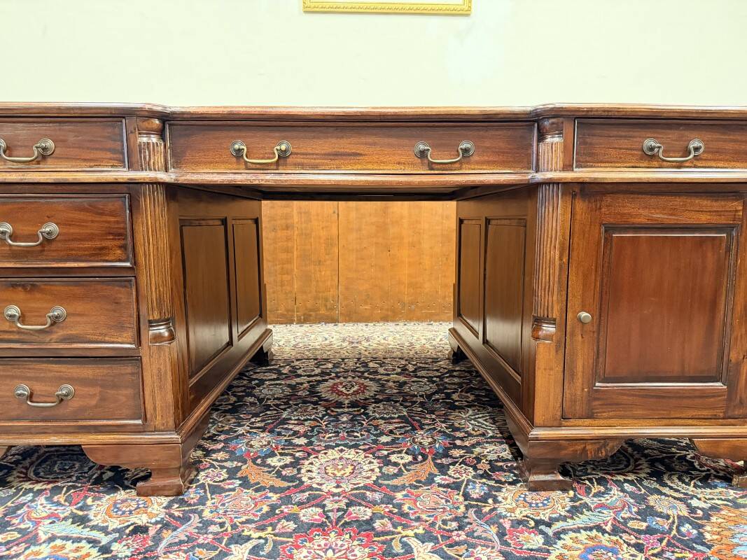 English Classic Chesterfield Partnerdesk Desk