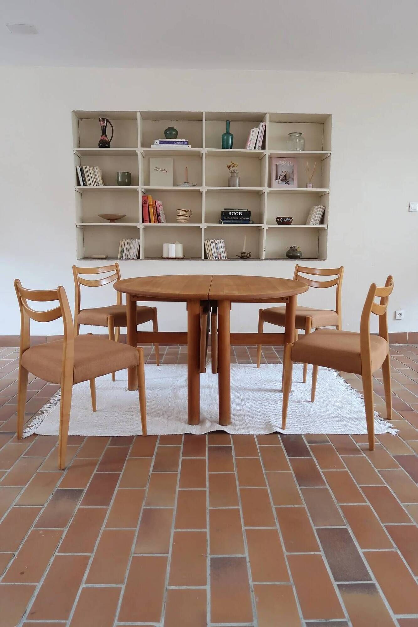 4 chaises scandinaves vintage en bois clair