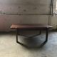 Table basse mid-century en bois marron 1970, plateau rectangulaire coins arrondis