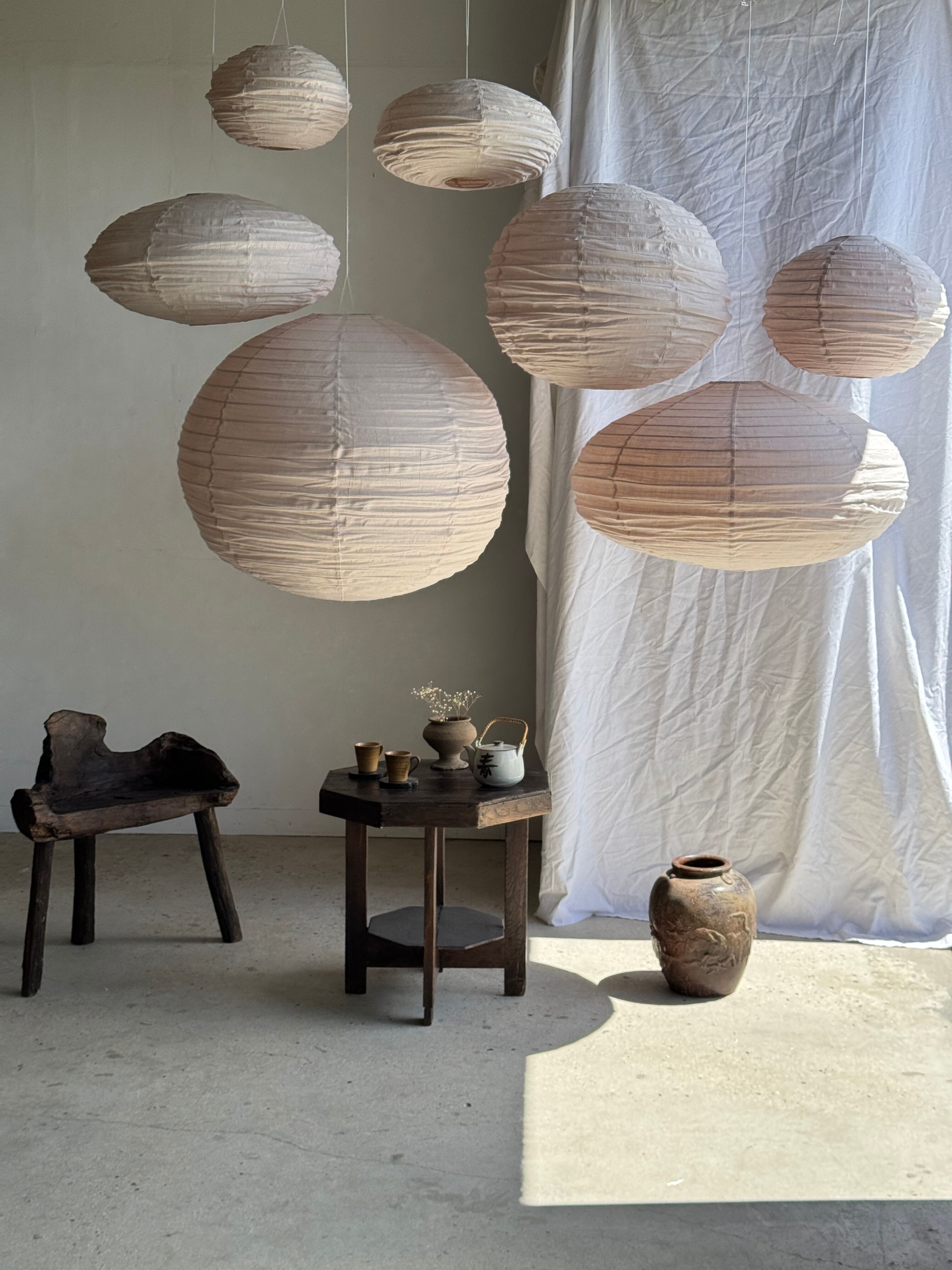 Small round pink rattan and natural linen Japanese-style pendant light D30