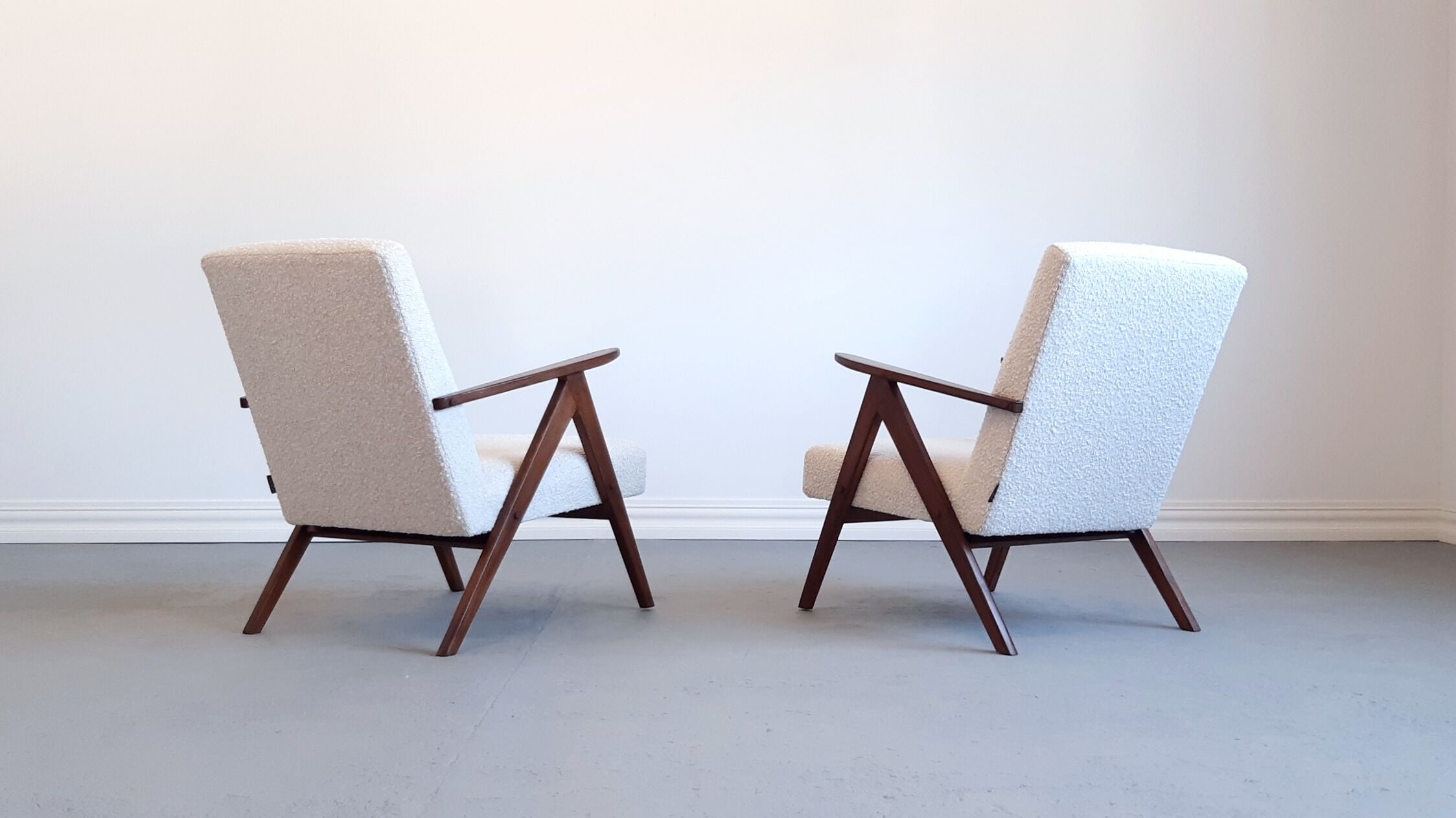 1960 model B 310 var mid century chair in ivory boucle