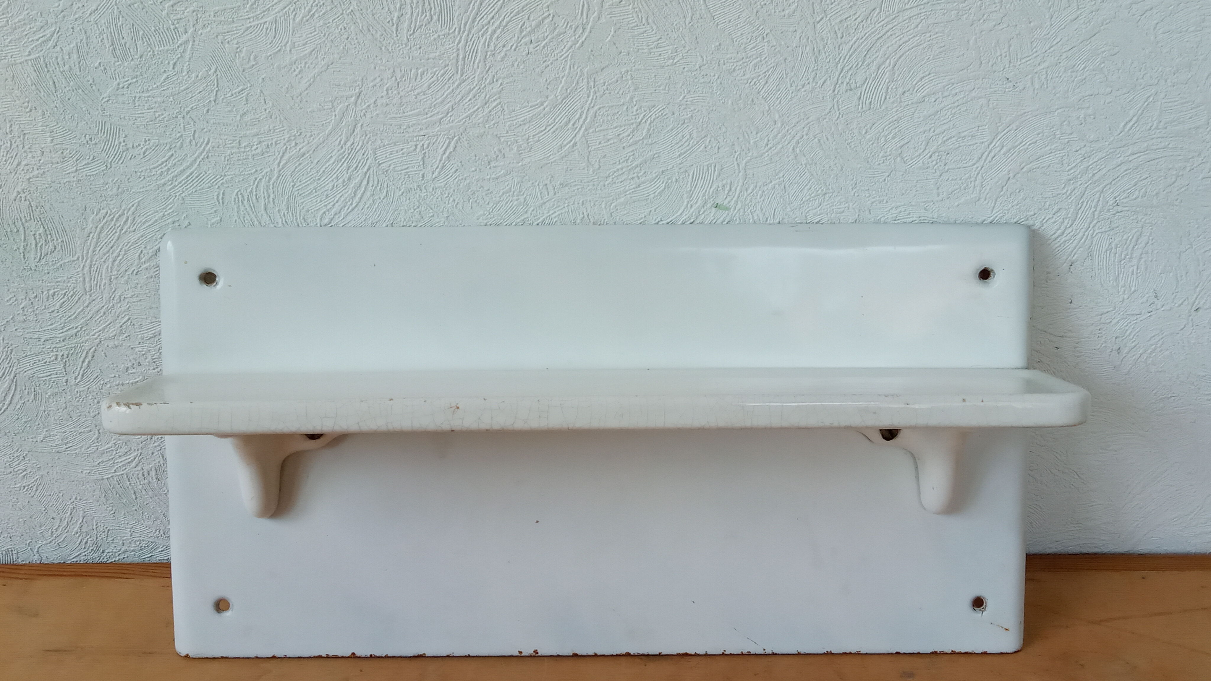 Earthenware shelf and enamelled cast iron