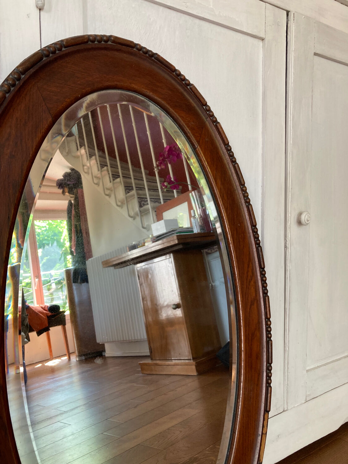 Beveled wooden mirror 52x82cm