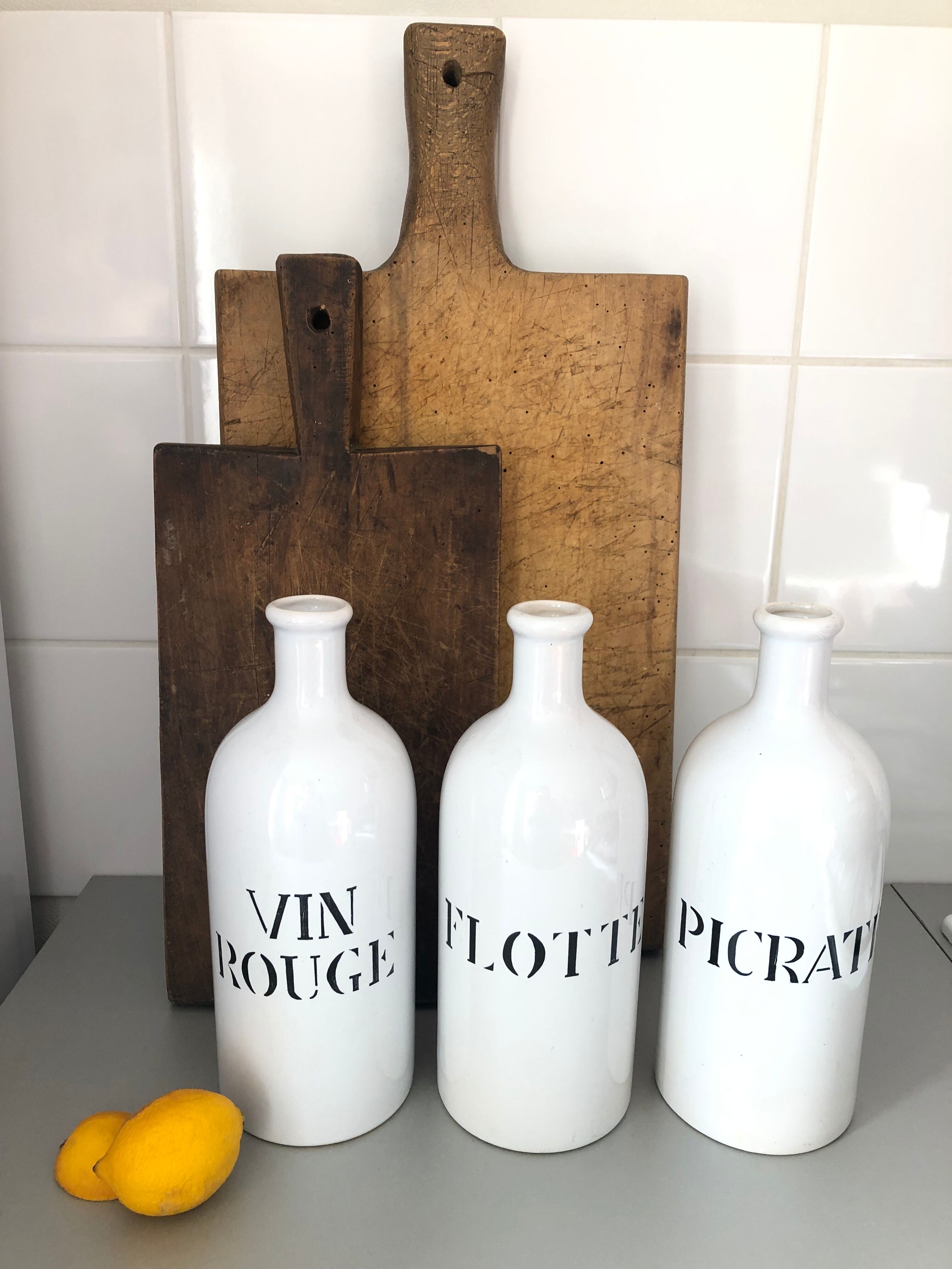 Bottle white ceramic "fleet"