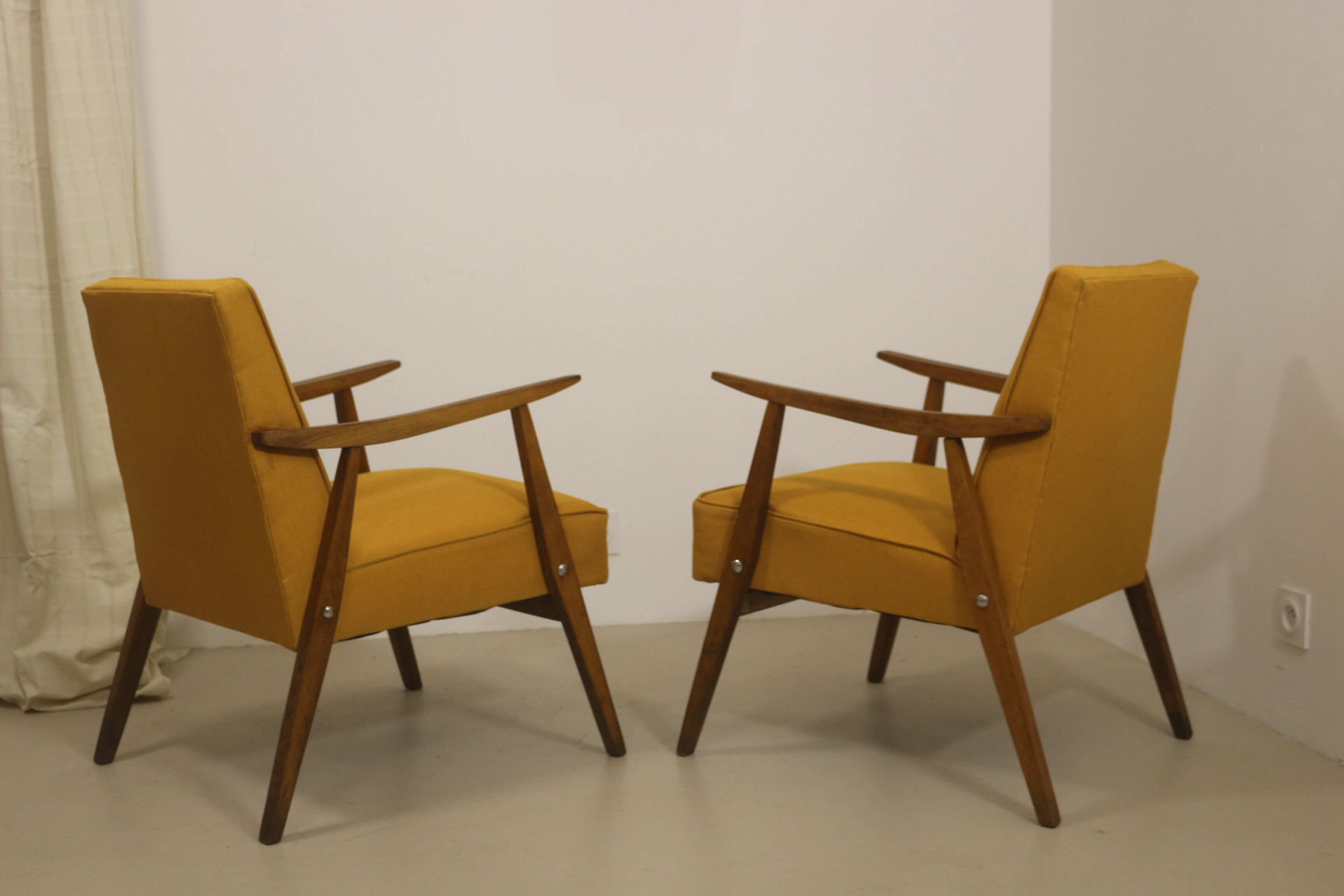 Pair of Scandinavian armchairs 1960 curved armrests. Ref Mimosa