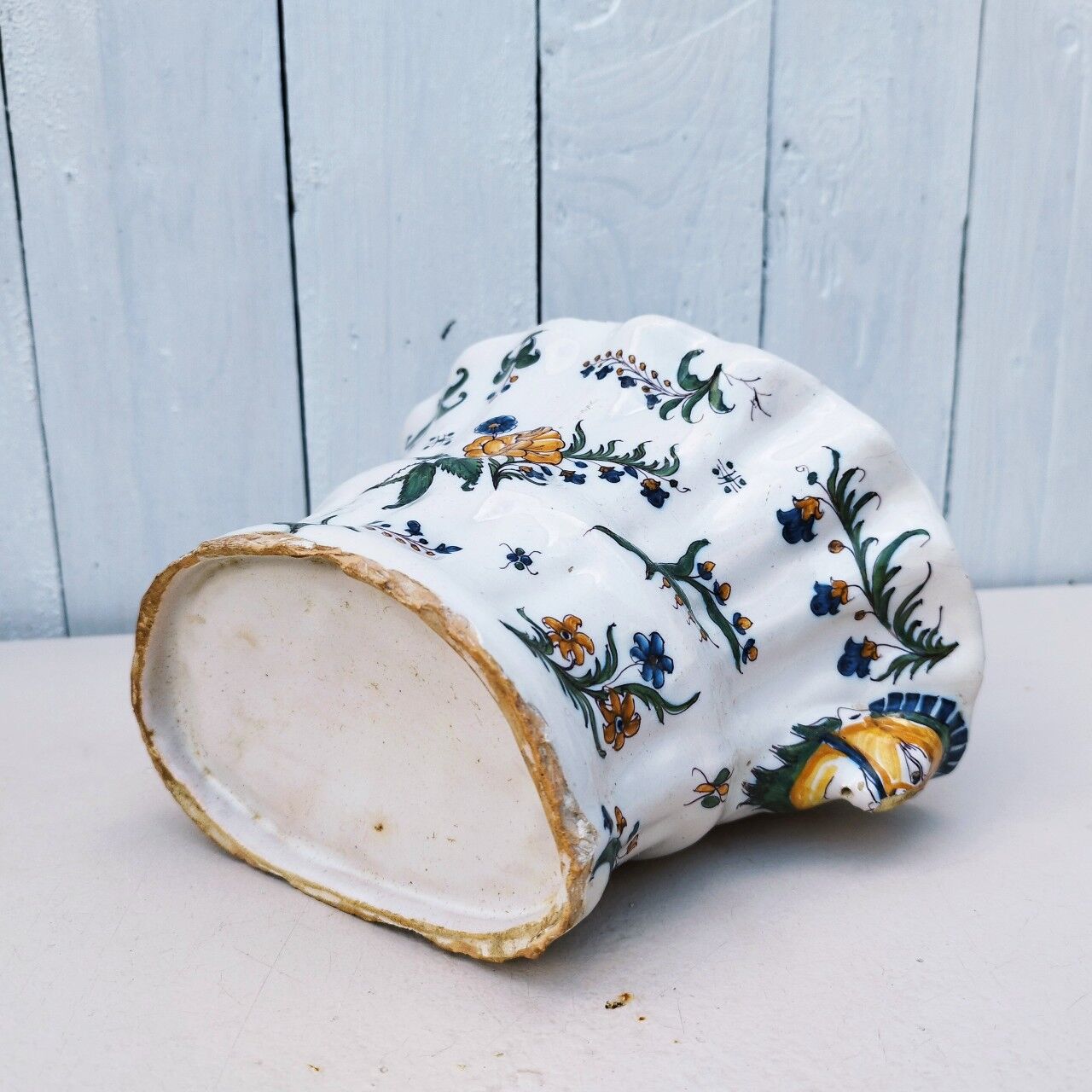 Porcelain flower pic wall