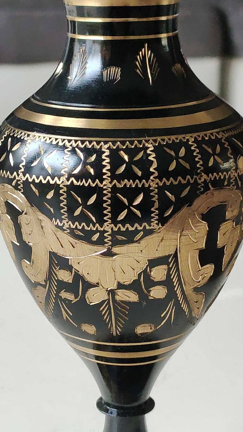 Vintage brass vase with black and gold patina, corolla neck. From India. Mid-20th century. Engraved heart/floral/leafy patterns. High 20 cm