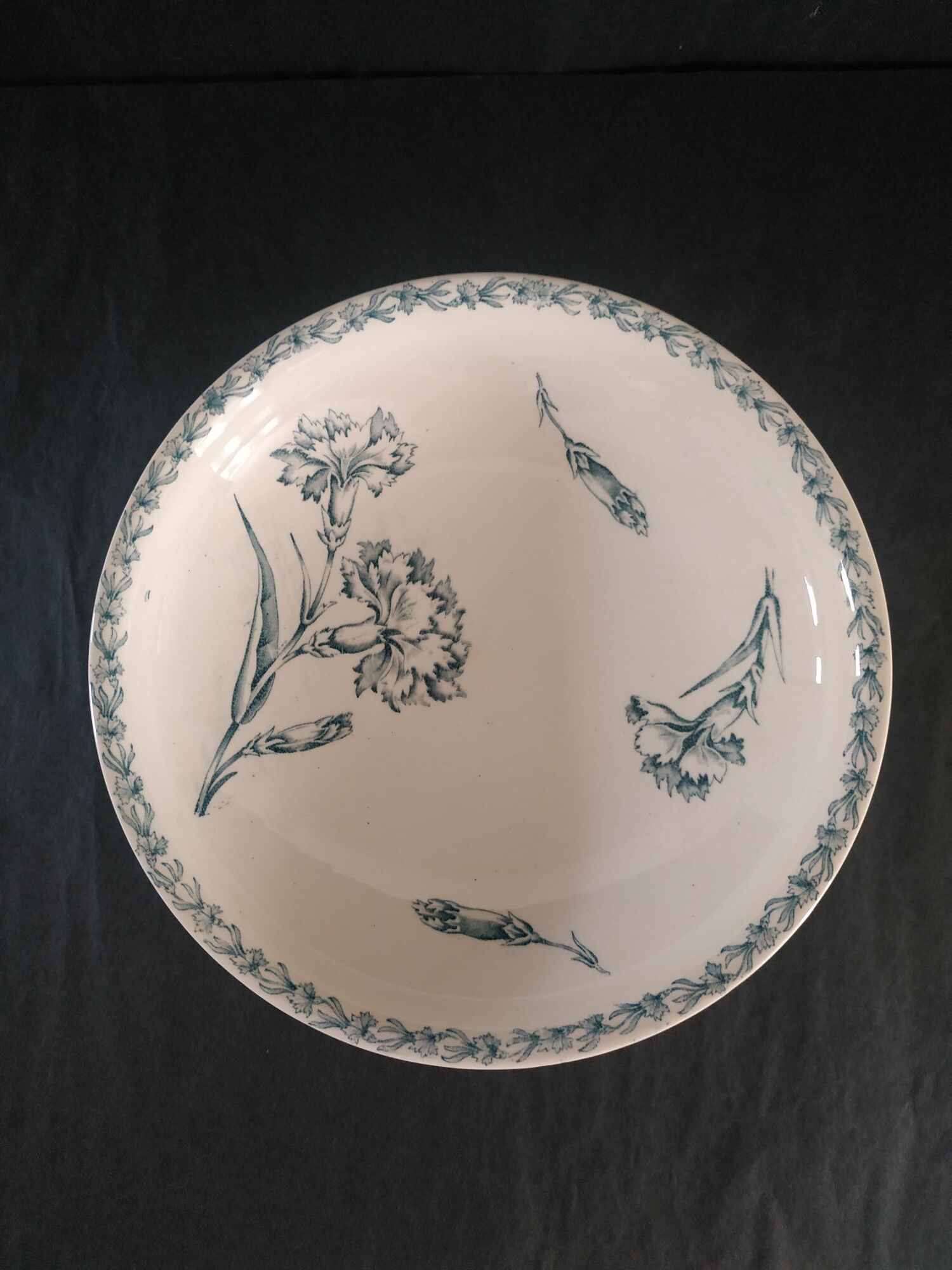 Compotier pied douche en faïence k&g lunéville, daté XIXème siècle. décor œillet.