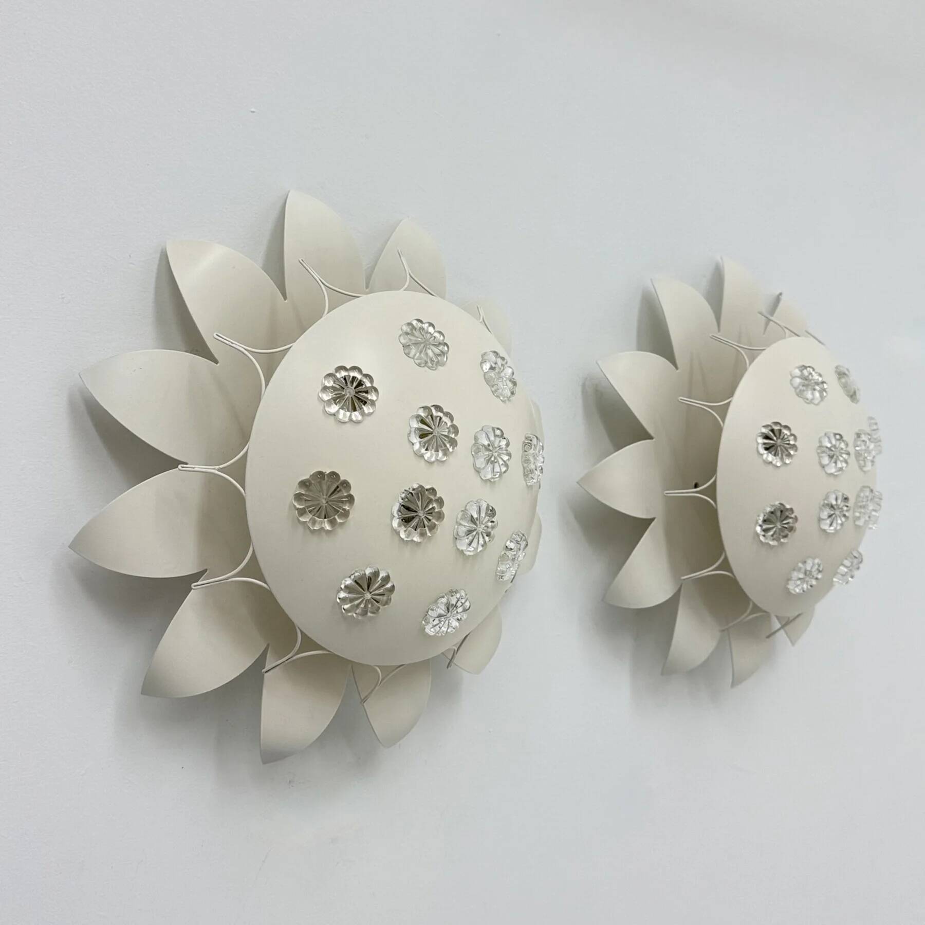 Set of 2 Emil Stejnar wall lamps with flower crystals, 1950s Vienna
