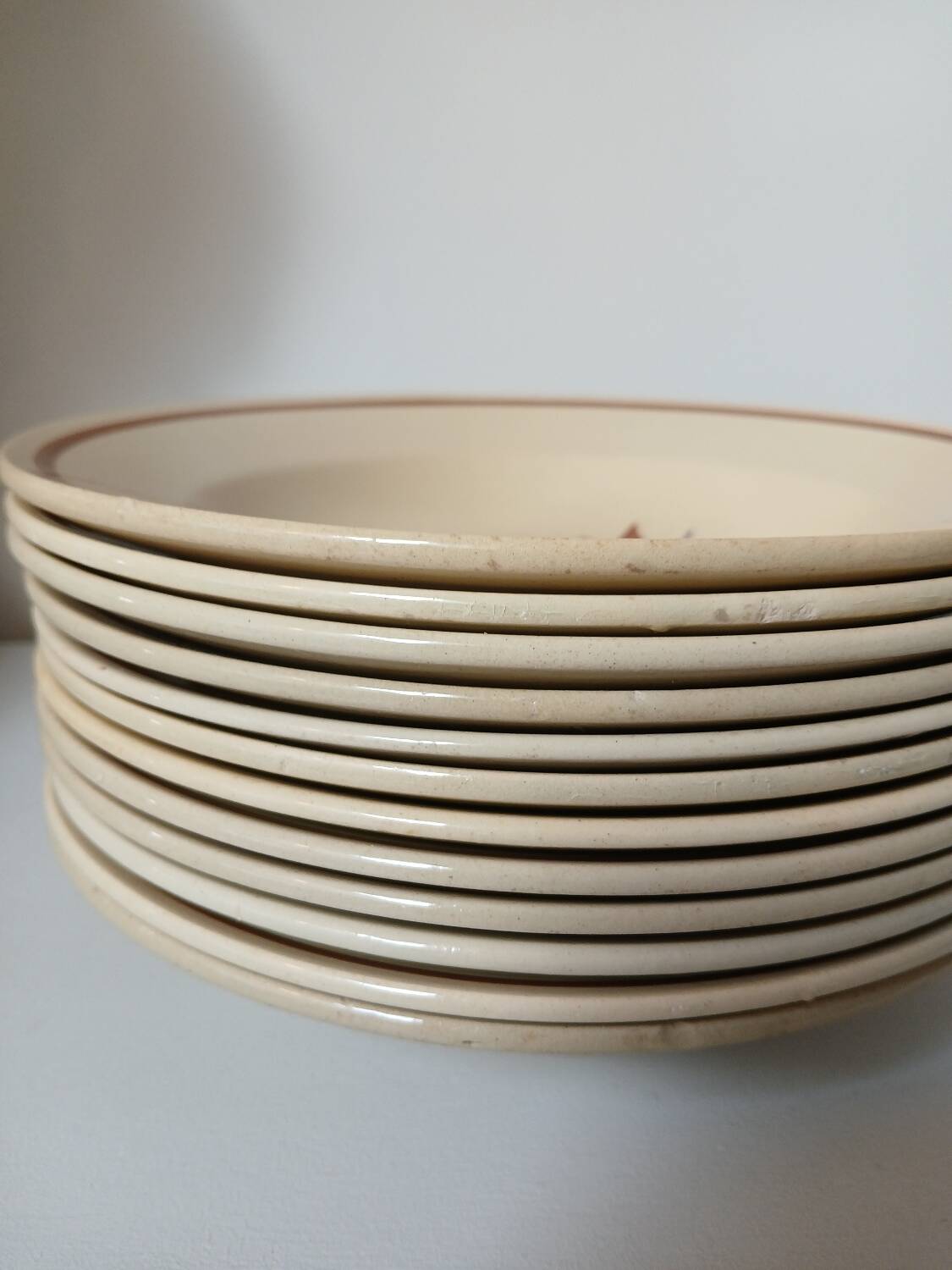 Lot de 12 assiettes creuses vintage motif bordeaux caramel