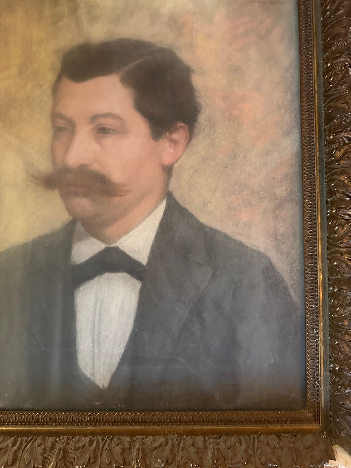 Portrait of a man with a moustache – Original 19th-century pastel – Stucco frame