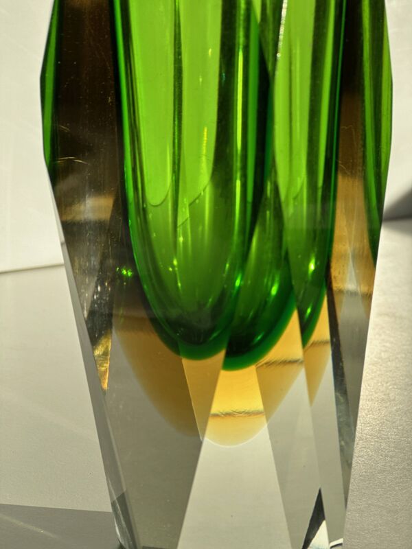 Vase Astonishing Green des années 1960, créé par Flavio Poli pour Seguso en verre de Murano.