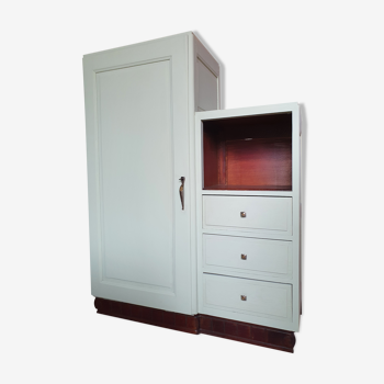 Asymmetrical cabinet