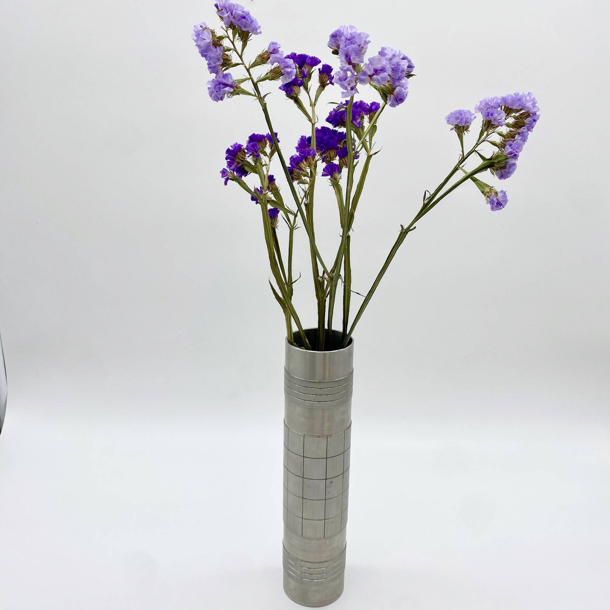Vase rouleau brutaliste / aluminium brossé – 1960s