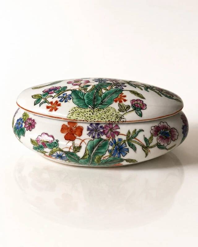 Oval porcelain jewellery box with multicoloured vintage floral decoration - 20th century