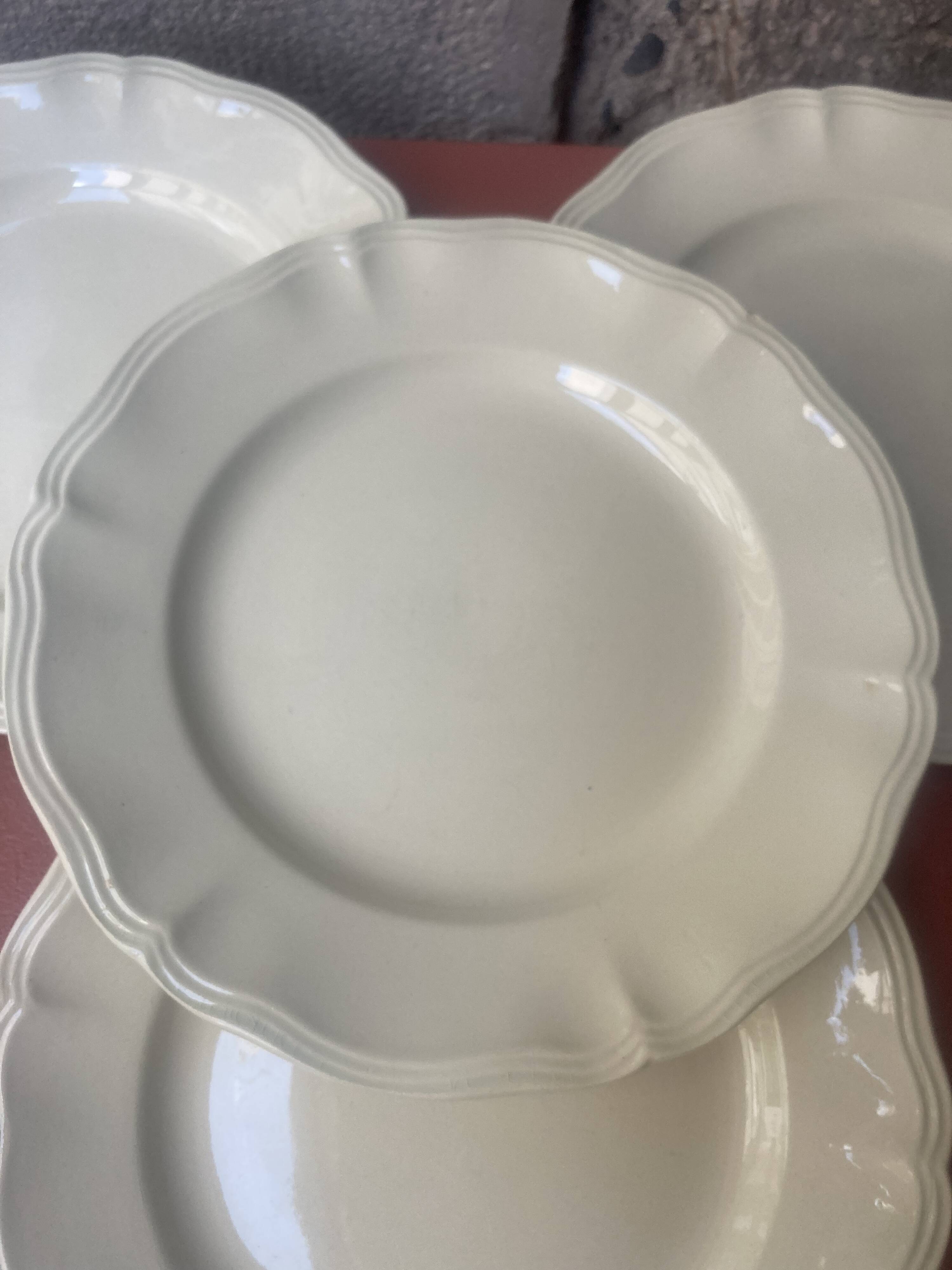 Set of 4 ivory digoin sarreguemines flat plates with gadroons